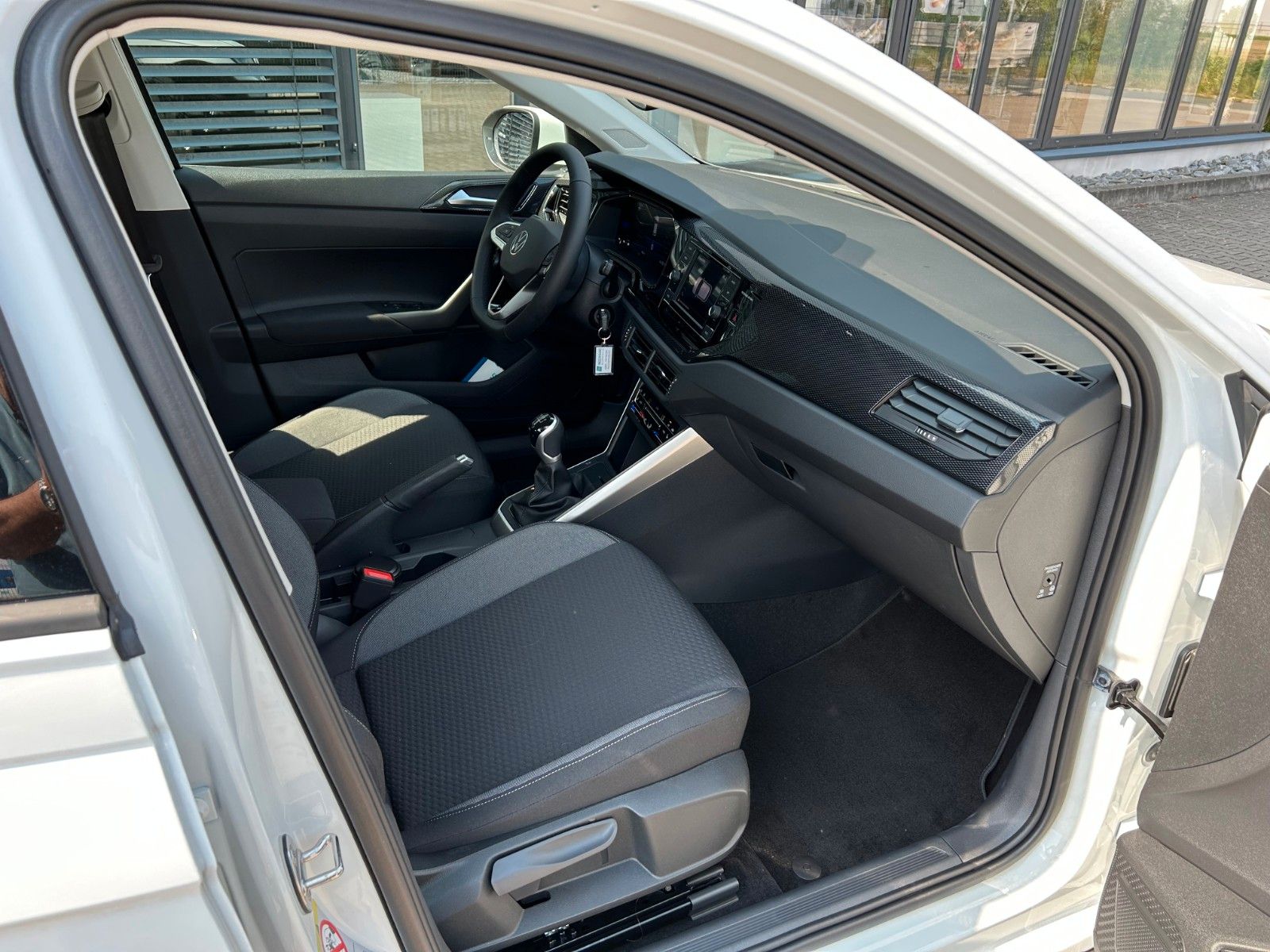 Volkswagen Taigo Life 1.0 TSI - Samsaru's Car Outlet