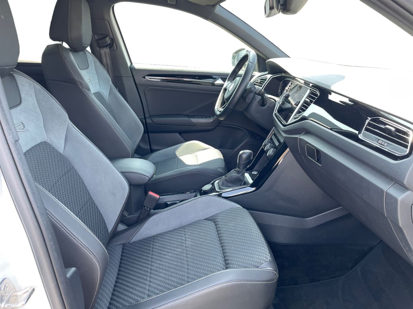 Volkswagen T-Roc R 2.0 TSI 4M DSG - Samsaru's Car Outlet