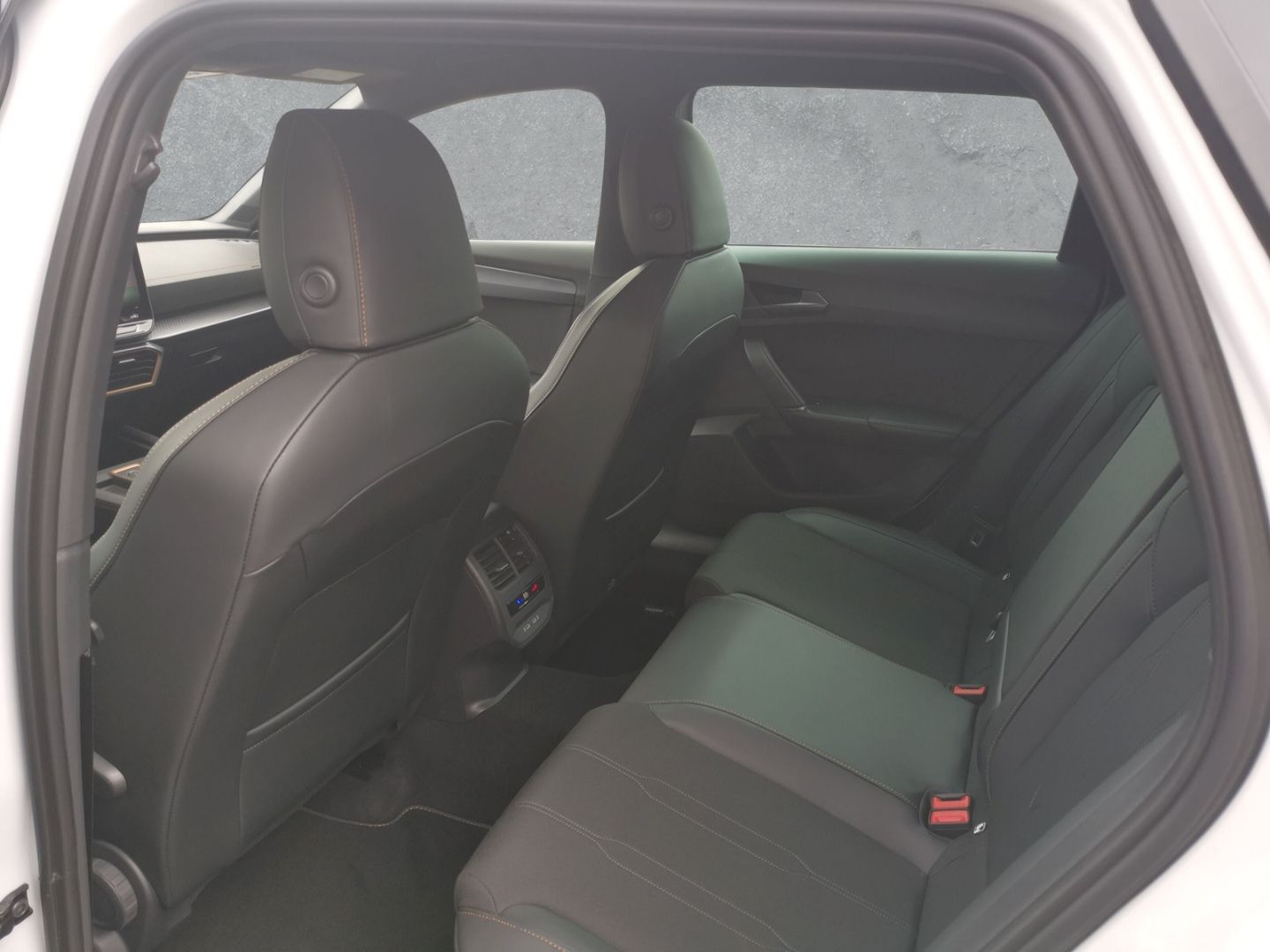 Cupra Leon SPORTSTOURER 1.5 eTSI - Samsaru's Car Outlet