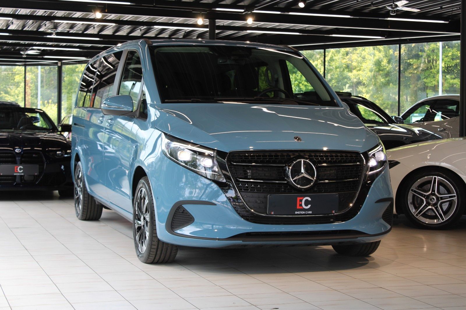 Mercedes-Benz V 250d STYLE - Samsaru's Car Outlet