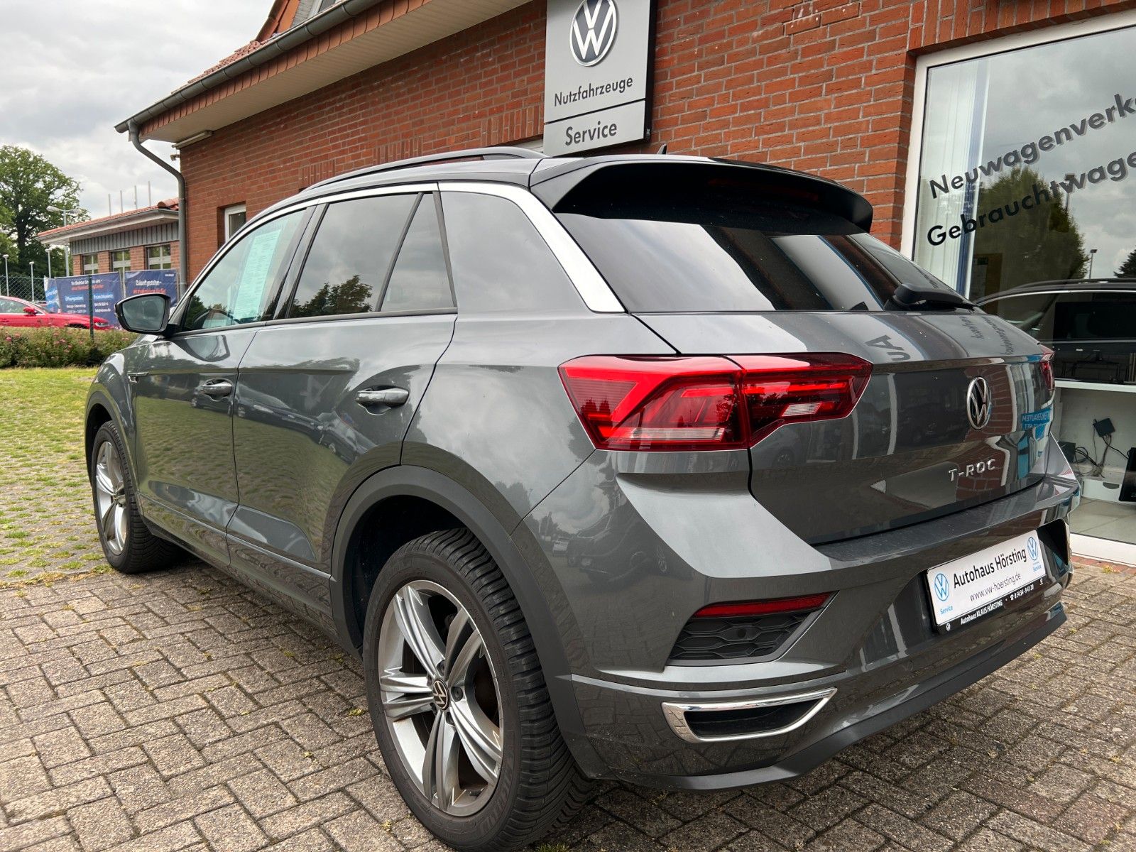 Volkswagen T-Roc Style 1.5TSi DSG R-Line - Samsaru's Car Outlet