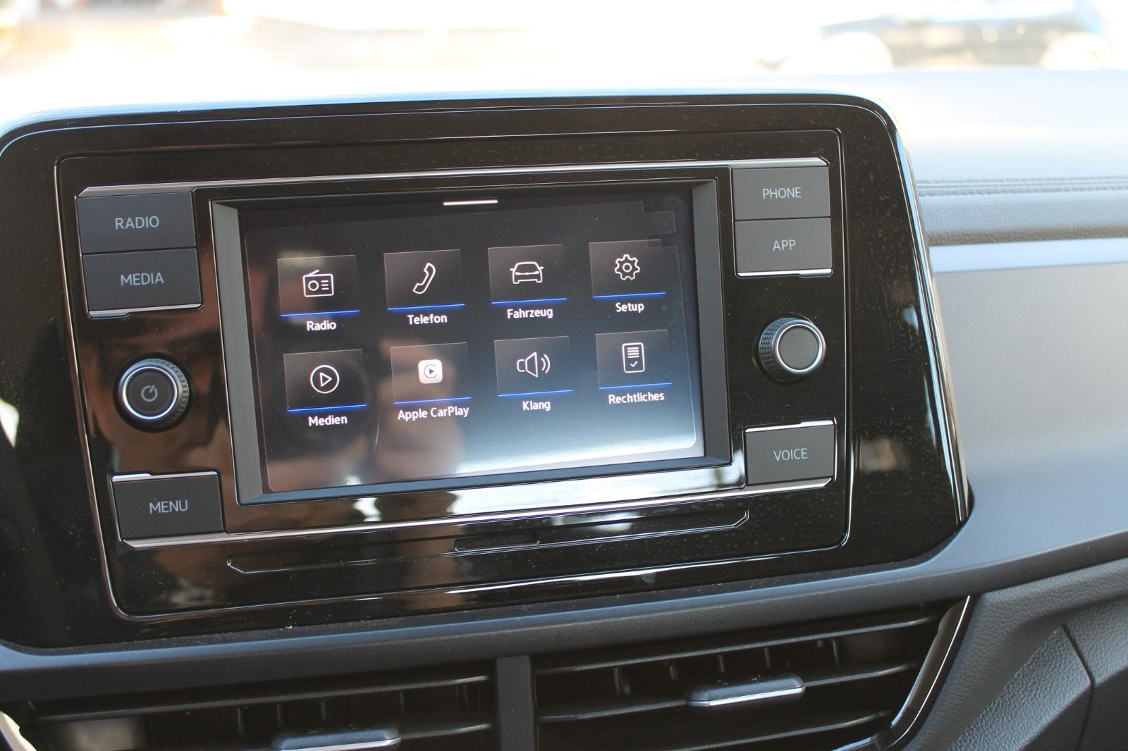 Volkswagen T-Roc 1.0 TSi - Samsaru's Car Outlet