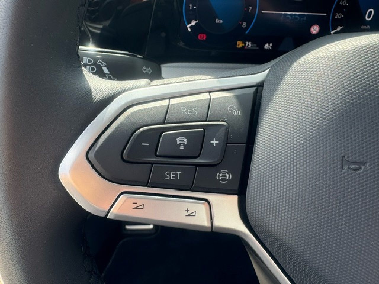 Volkswagen Golf VIII Move 1.5 TSI - Samsaru's Car Outlet