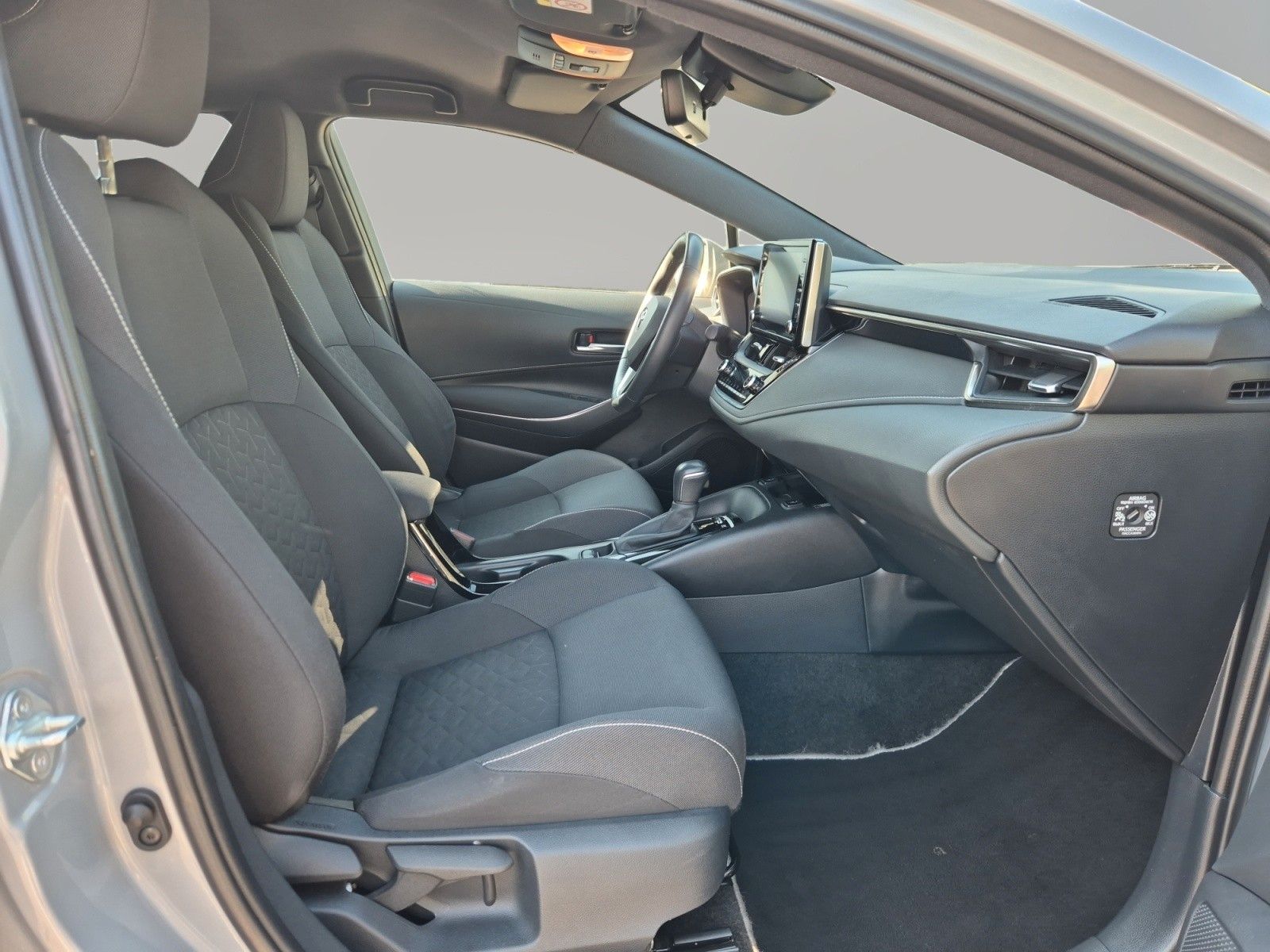 Toyota Corolla Touring Sports Hybrid Club - Samsaru's Car Outlet