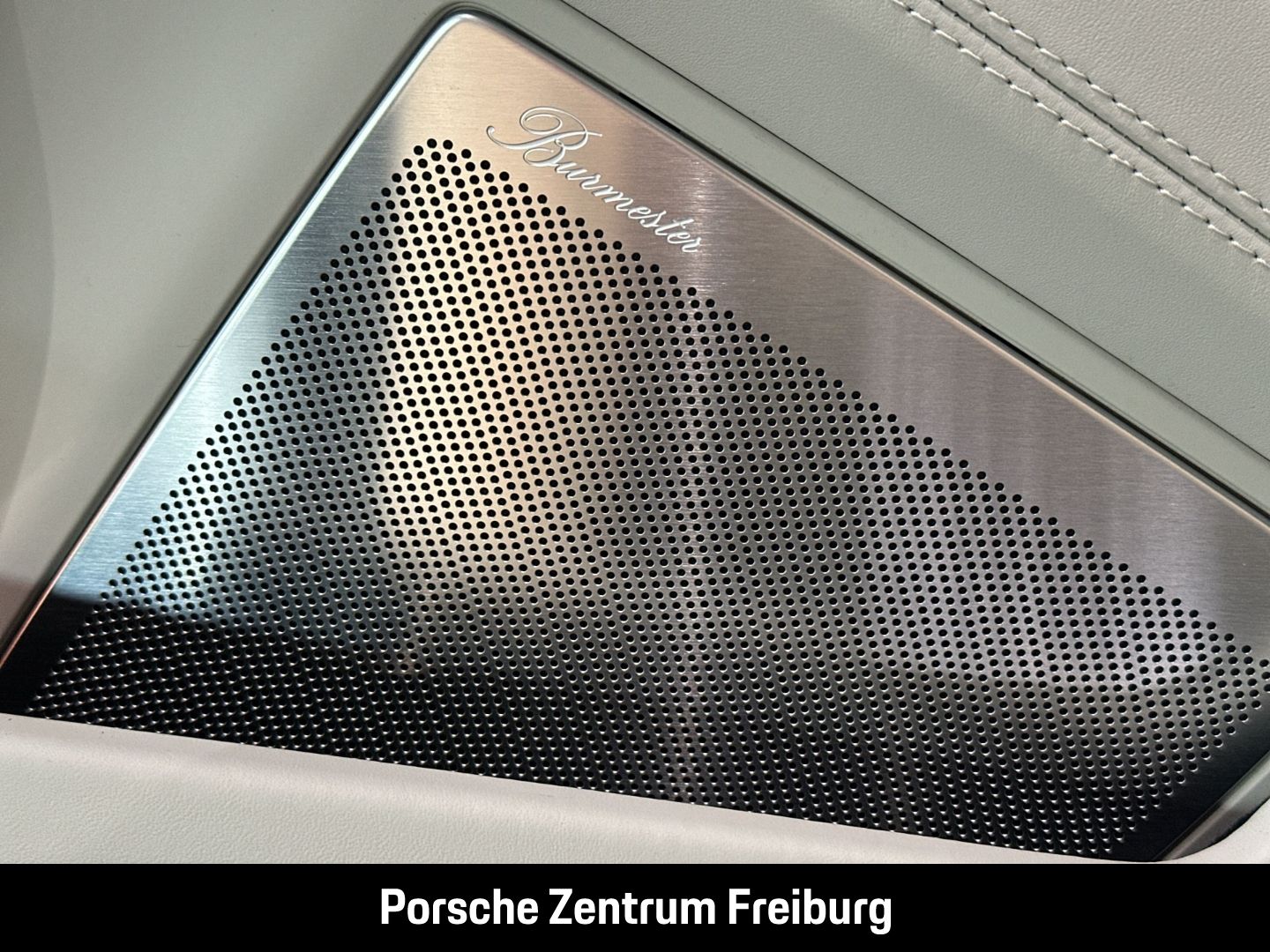 Porsche 992 911 Targa 4 GTS Burmester Sportabgasanlage