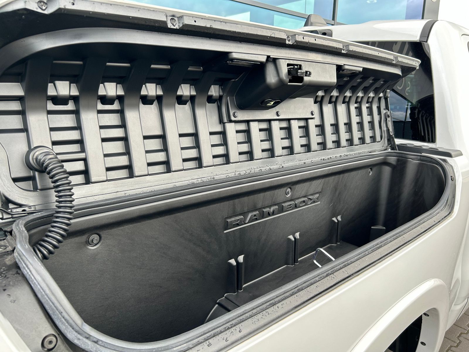 Dodge RAM 1500 Limited Night GRAIL LA CHANTI V8 VOLL