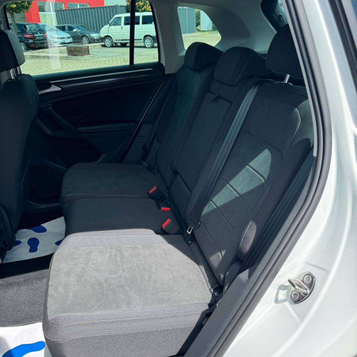 Volkswagen Tiguan Elegance 2.0 TDI - Samsaru's Car Outlet