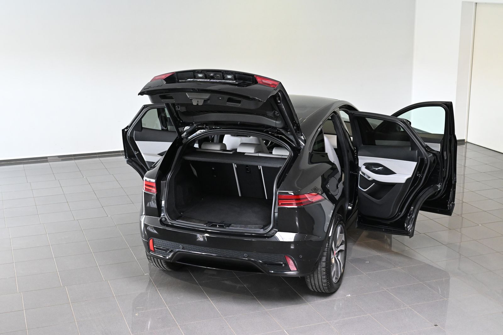 Jaguar E-PACE D200 R-Dynamic HSE AWD Pano ACC Leder 20"