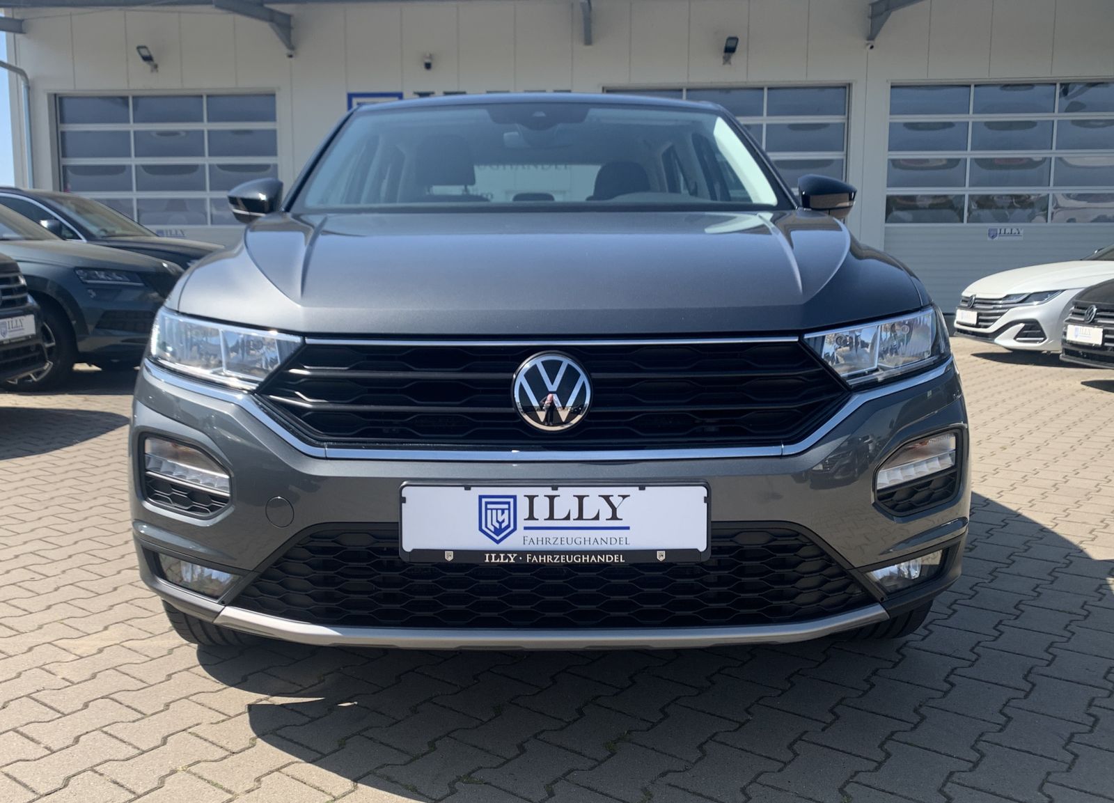 Volkswagen T-Roc 2.0 TDI Style - Samsaru's Car Outlet