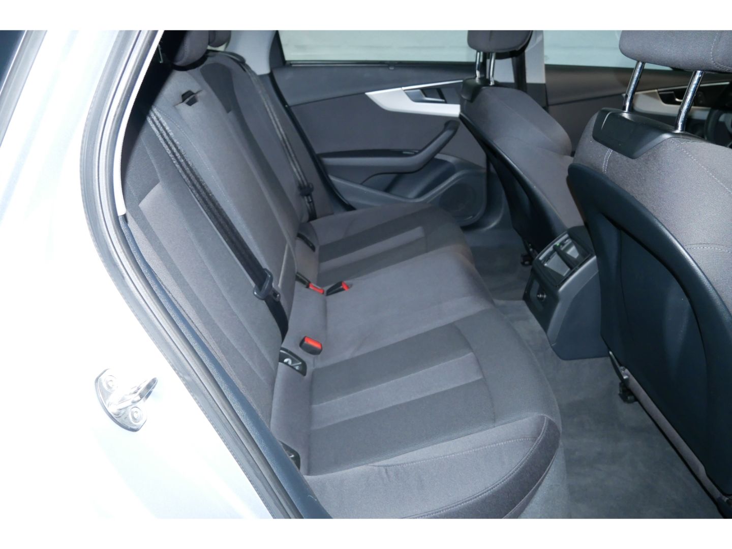 Audi A4 Avant 30 TDI - Samsaru's Car Outlet