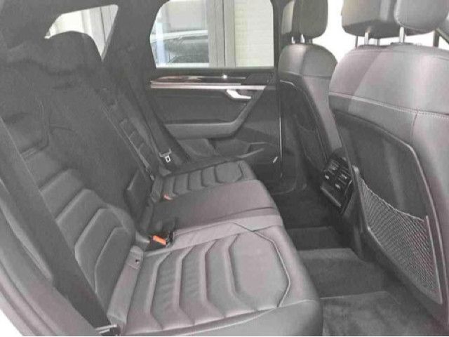 Volkswagen Touareg 3.0 V6 TDI R-Line 4Motion - Samsaru's Car Outlet