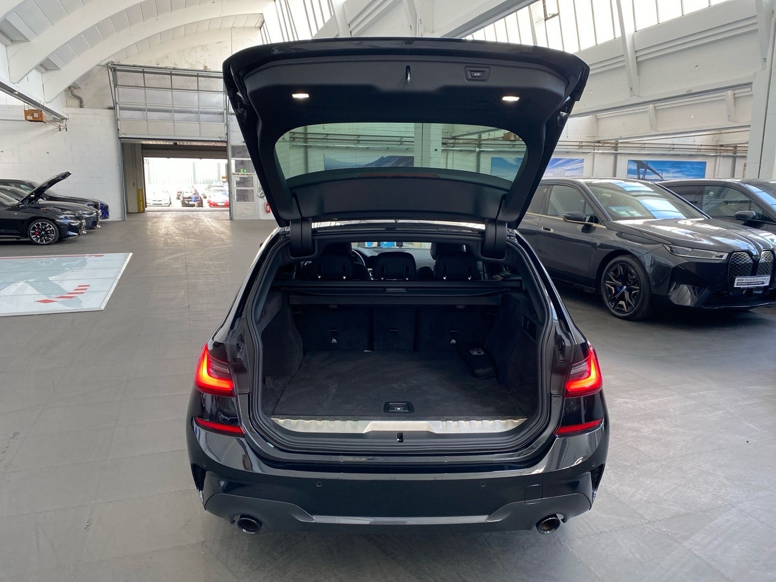 BMW 330e xDrive M Sport - Samsaru's Car Outlet
