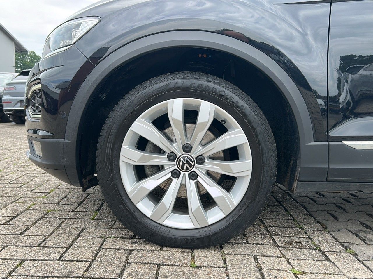 Volkswagen T-Roc Sport - Samsaru's Car Outlet