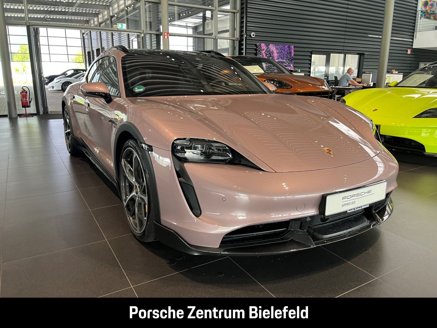 Porsche Taycan Turbo S Cross Turismo Burmester Panorama