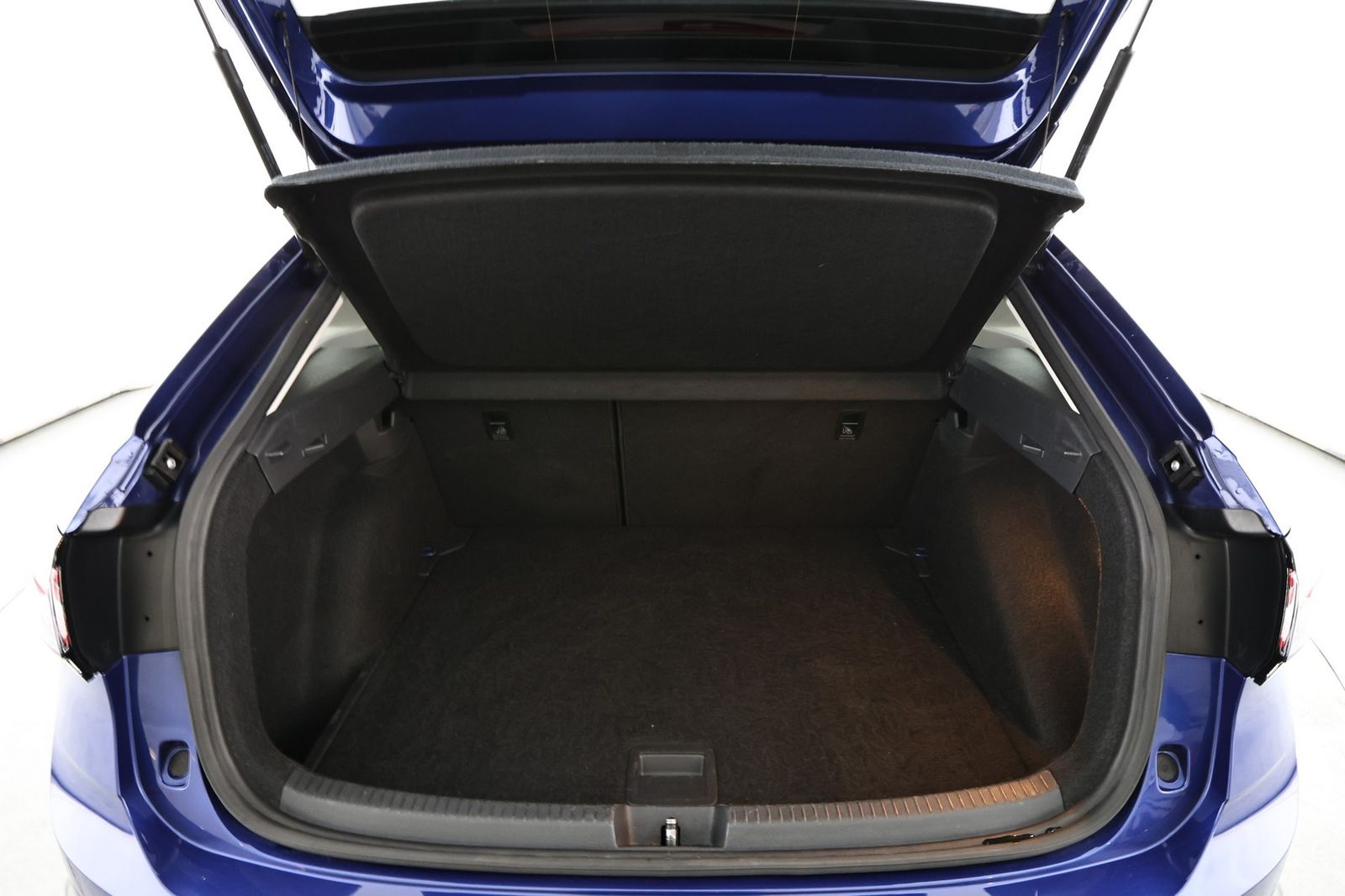 Volkswagen Taigo 1.0 TSI Life - Samsaru's Car Outlet