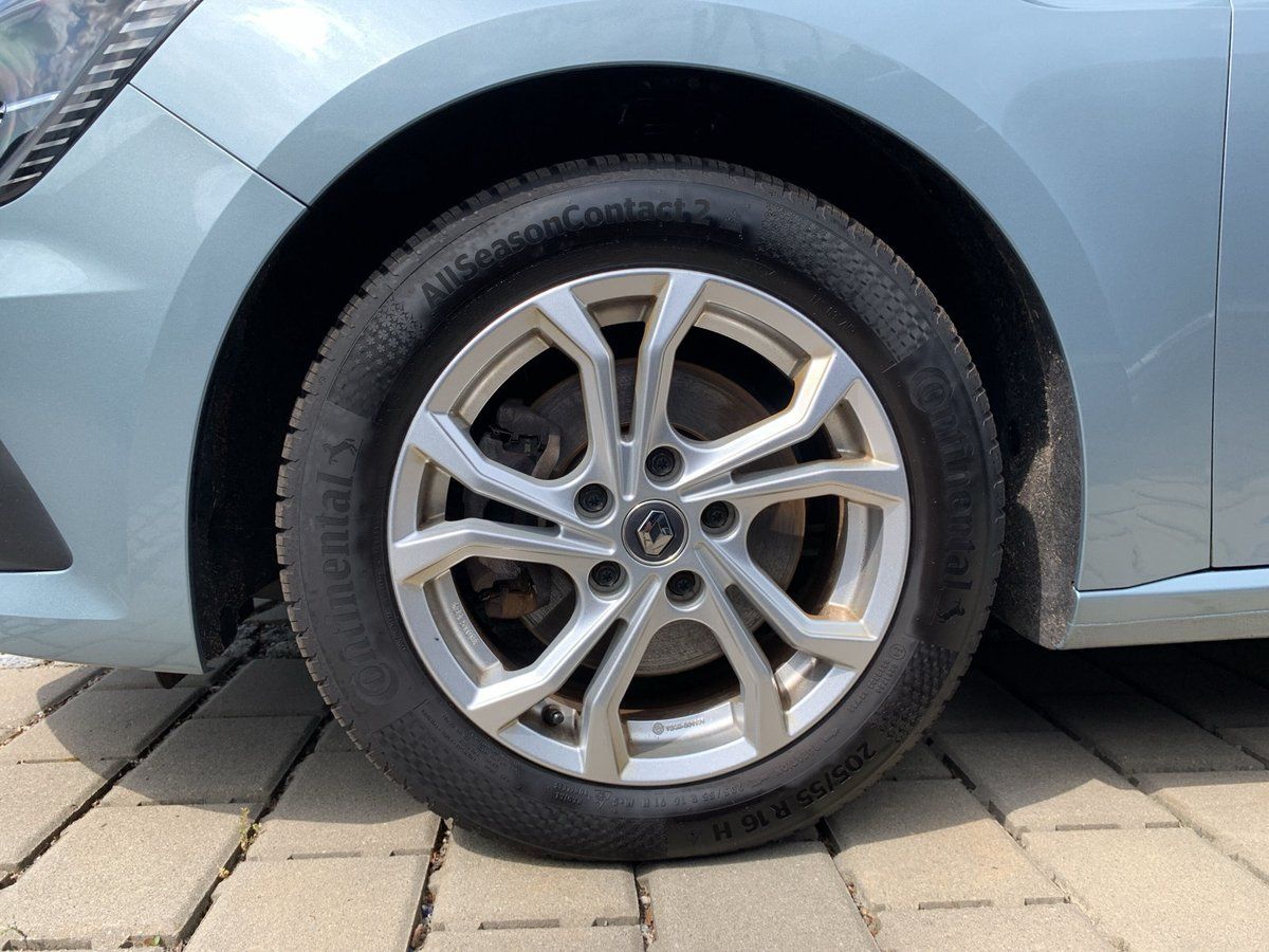 Renault Megane Grandtour ZEN E-TECH Plug-in - Samsaru's Car Outlet