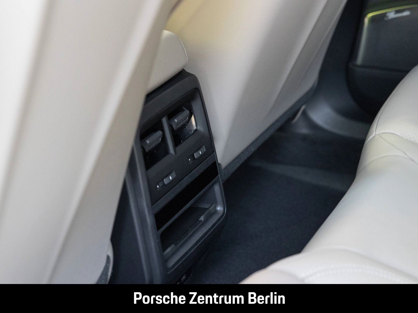 Porsche Macan 4S Burmester Rückfahrkamera Panorama LED