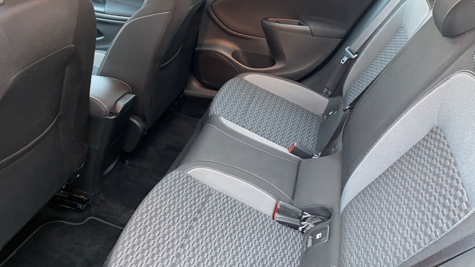 Opel Astra K Sports Tourer Business - Samsaru's Car Outlet