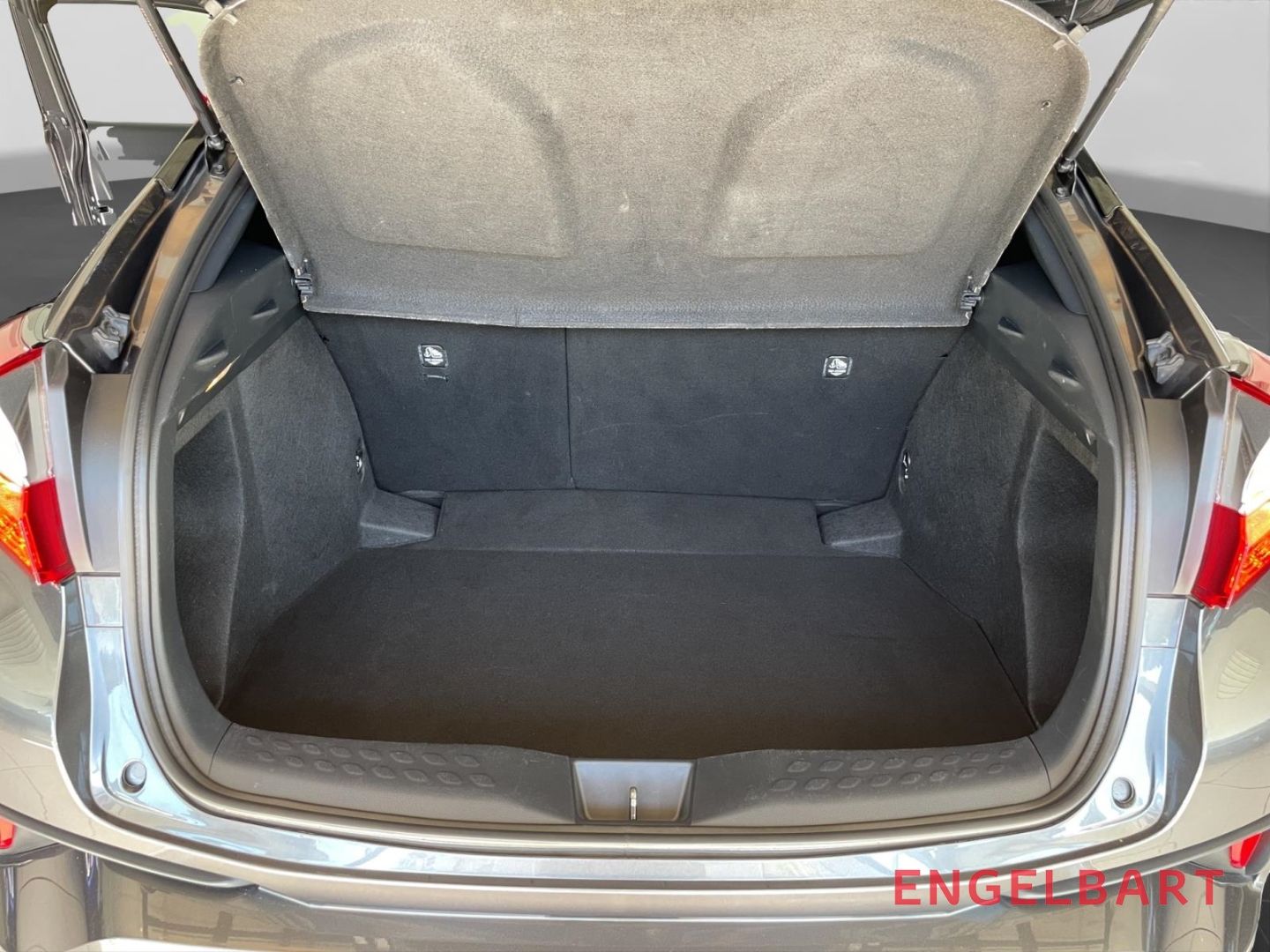 Toyota C-HR 1.8 Hybrid - Samsaru's Car Outlet