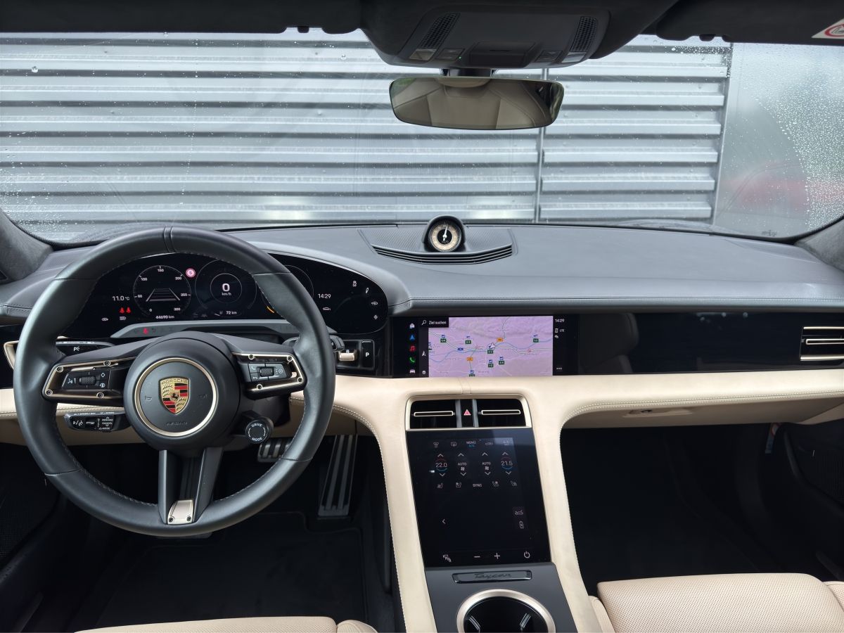 Porsche Taycan Turbo Sport Turismo | Hinterachslenkung |