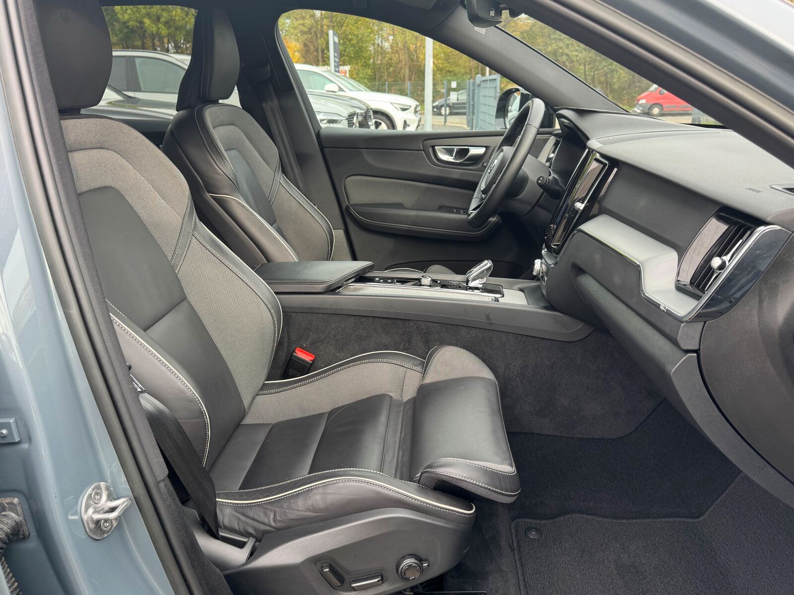 Volvo XC60 B4 AWD Plus Dark Keyless-Start/Autom./Klima