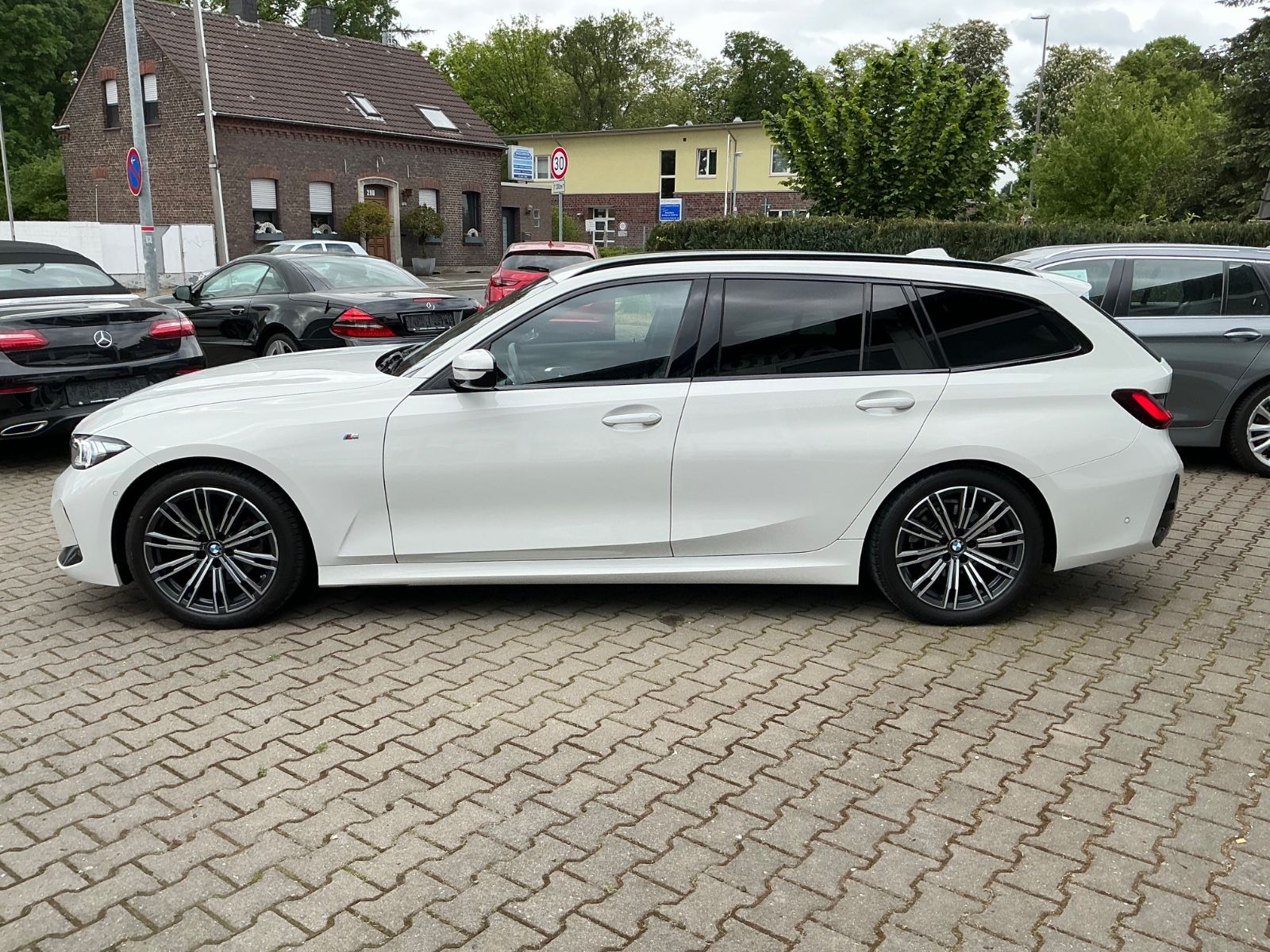 BMW 320 Touring i M Sport - Samsaru's Car Outlet