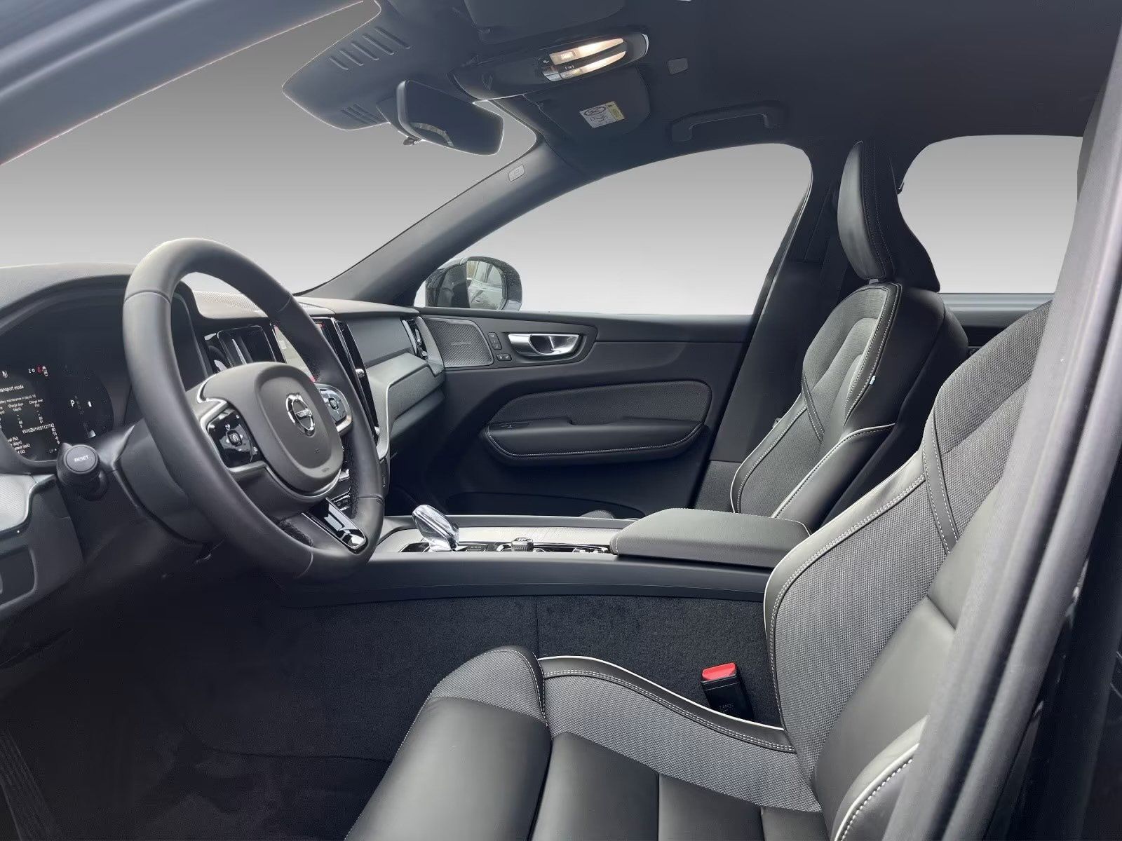 Volvo XC60 B5 AWD  Plus Black Edition+Ki-Sitze+AHK+