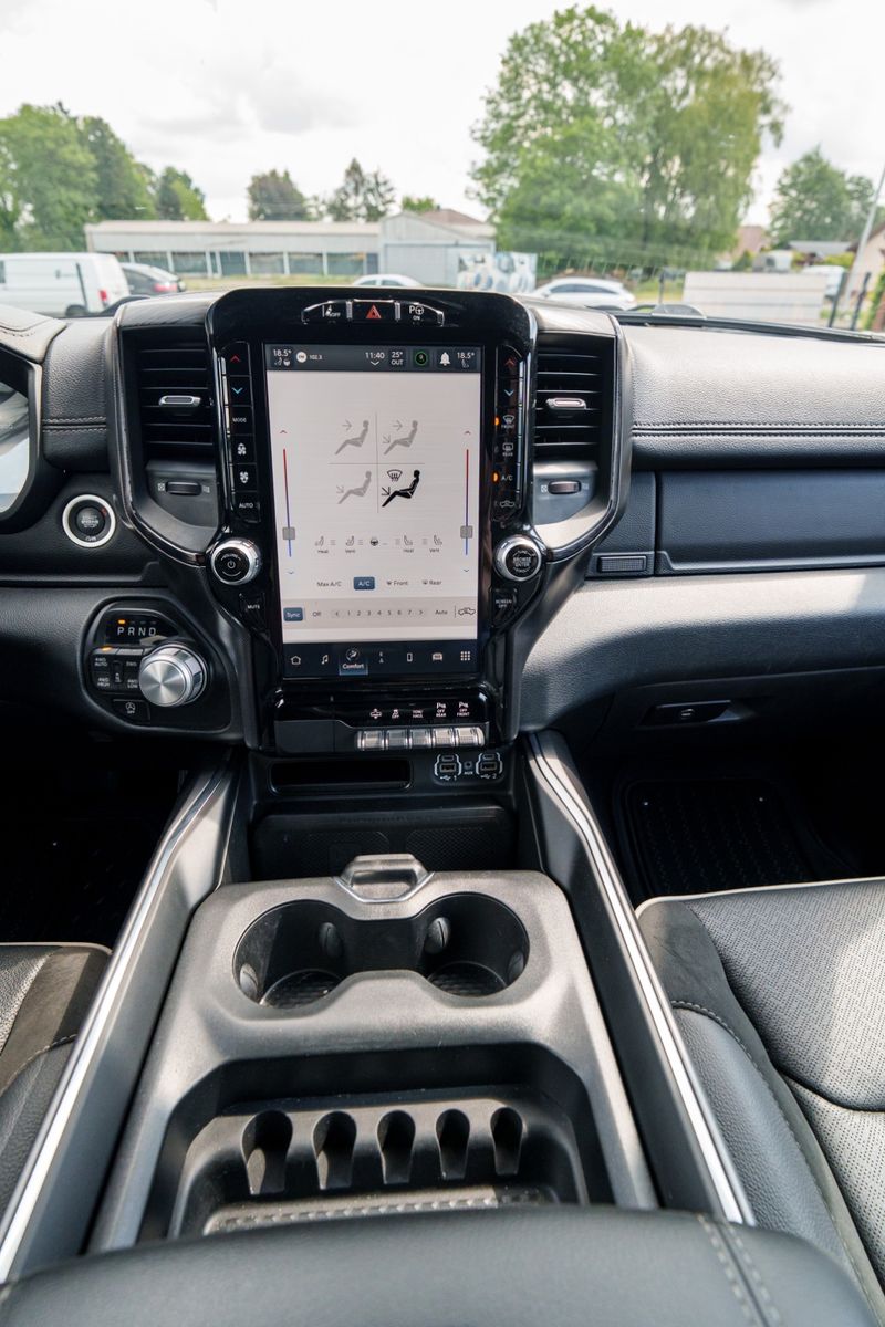 Dodge RAM5.7Laramie E-Torque/LPG/Navi/360*Dig-T/Pano