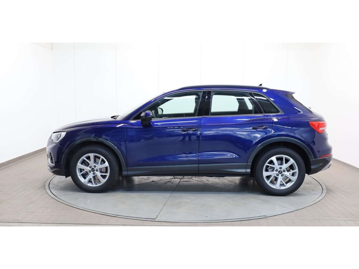Audi Q3 40 TFSI quattro advanced - Samsaru's Car Outlet