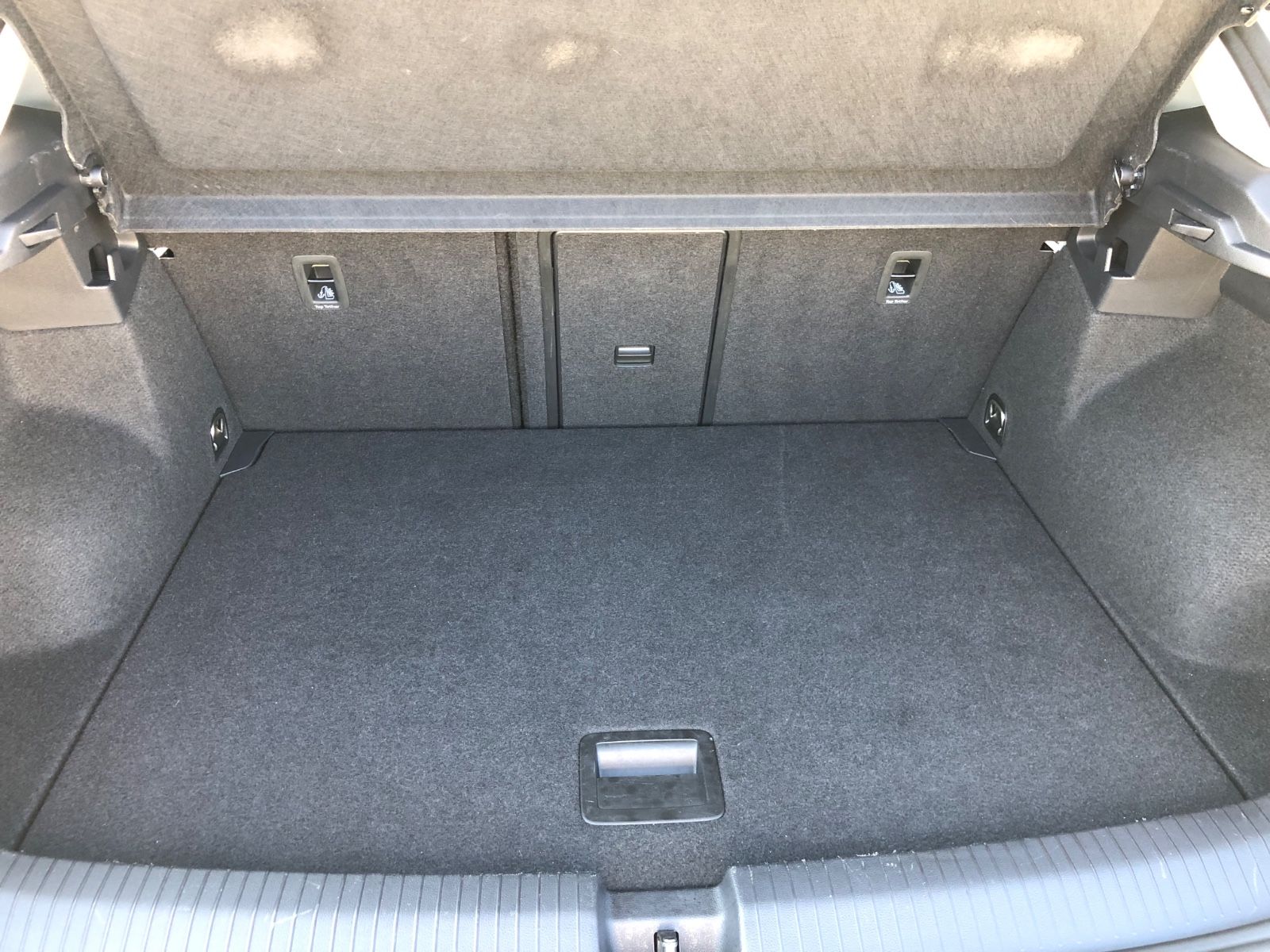 Volkswagen T-Roc Life - Samsaru's Car Outlet