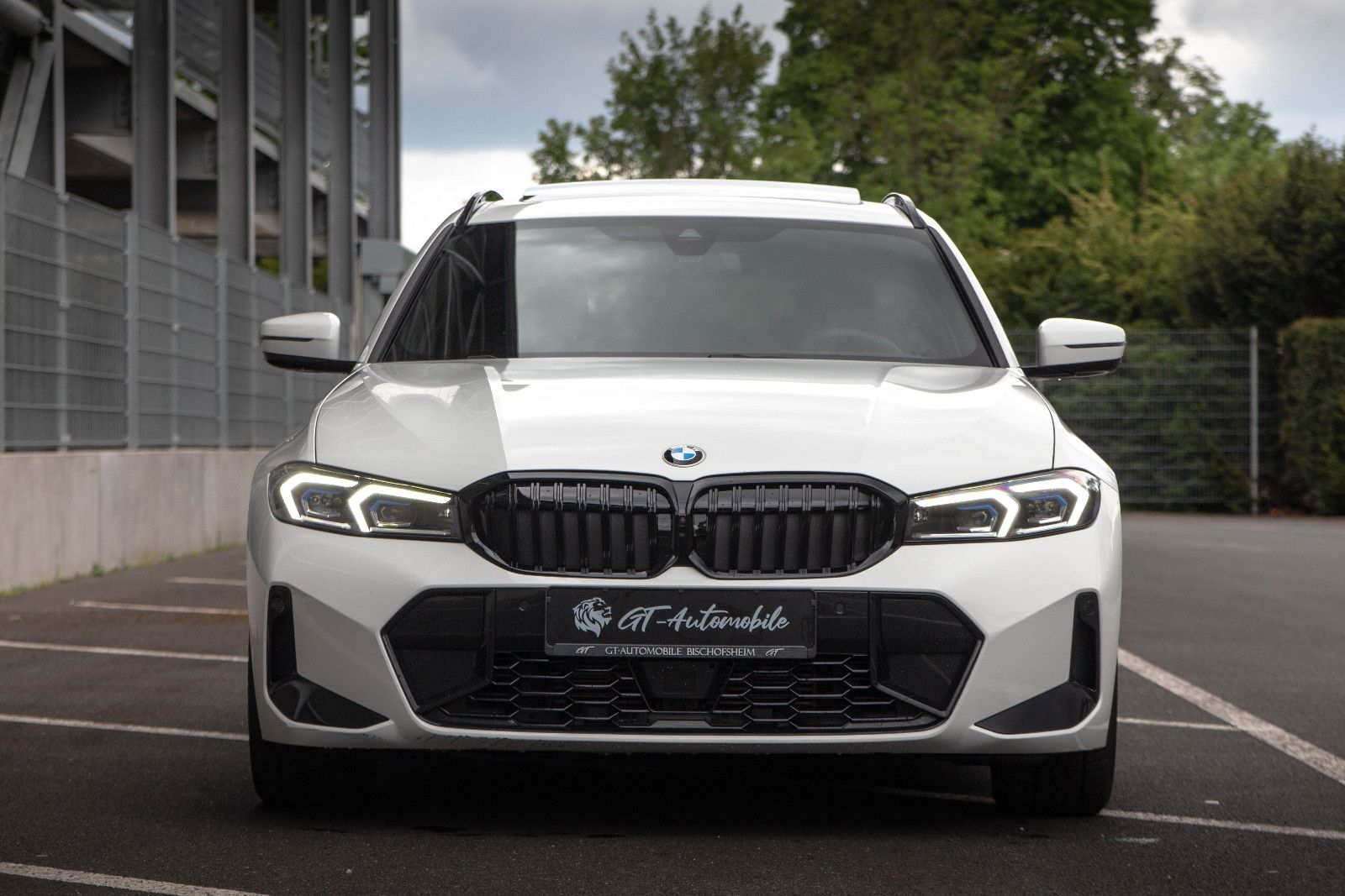 BMW 318d T*M Sport*PANO*360°*HUD*Keyless*AHK*SHADOW*