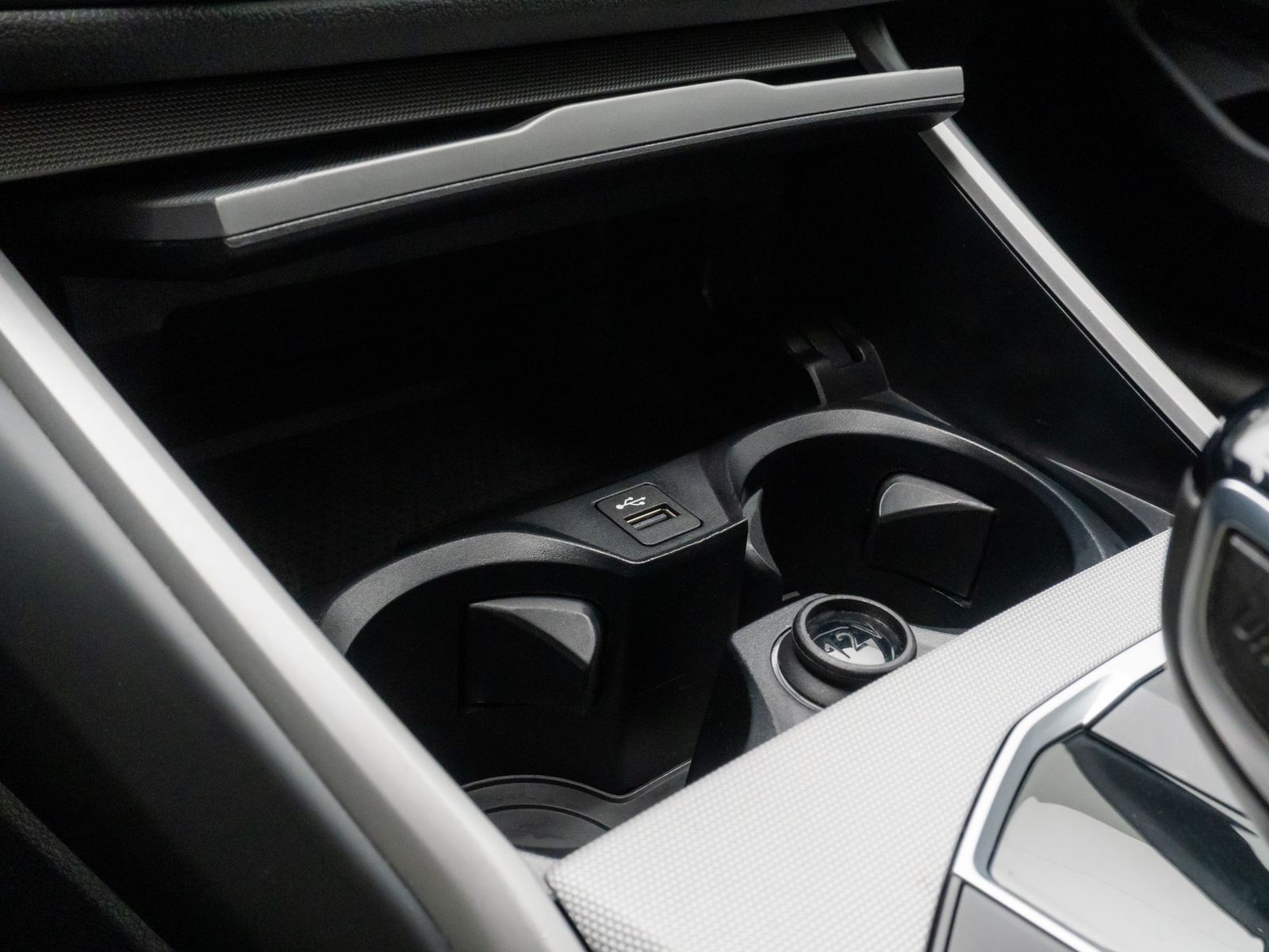 BMW 320e - Samsaru's Car Outlet