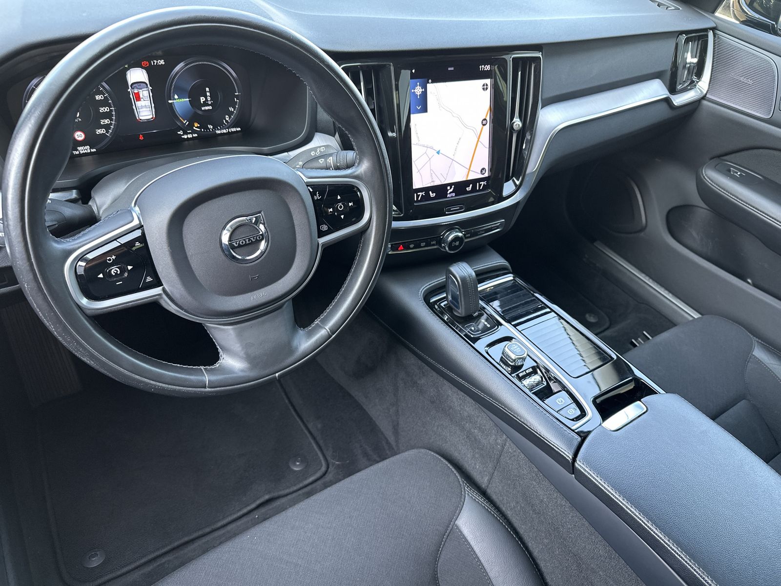 Volvo V60 T6 AWD Recharge Inscription NAV+LED+H&K+PANO