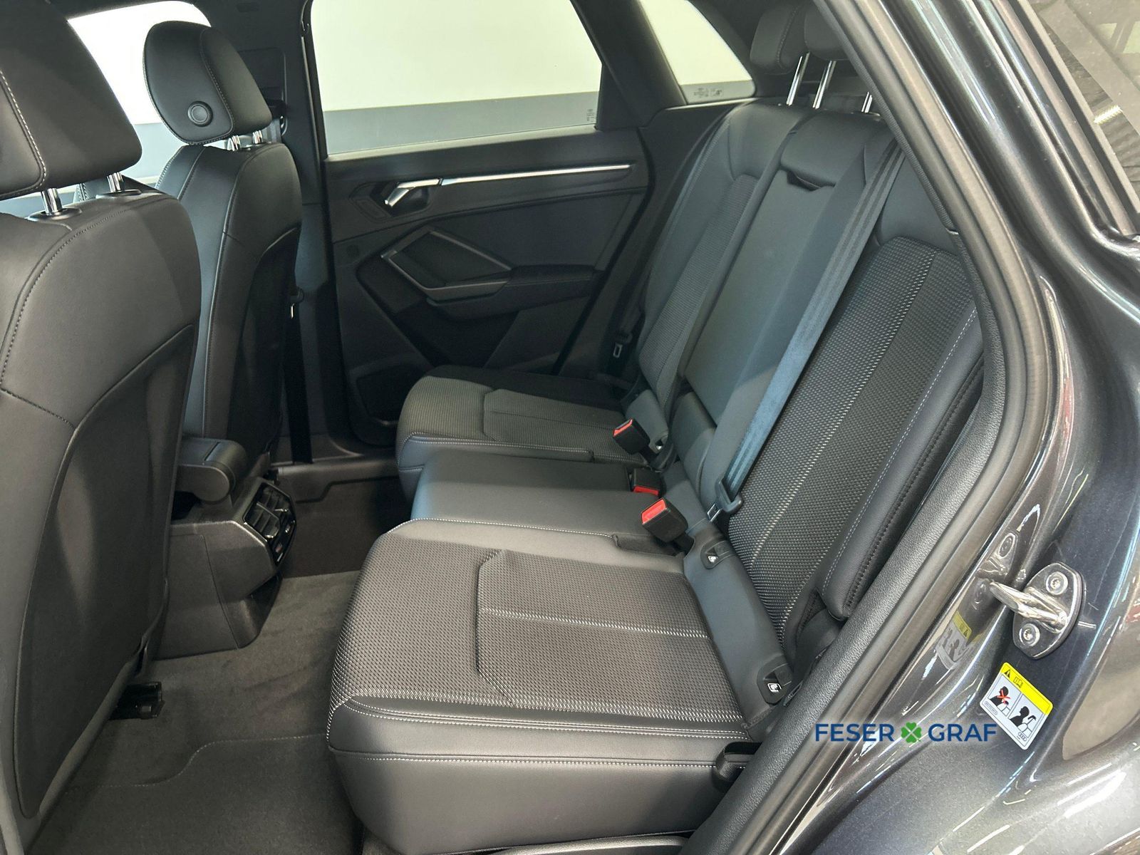 Audi Q3 S line 40 TFSI qu. AHK Pano RFK ACC Keyless