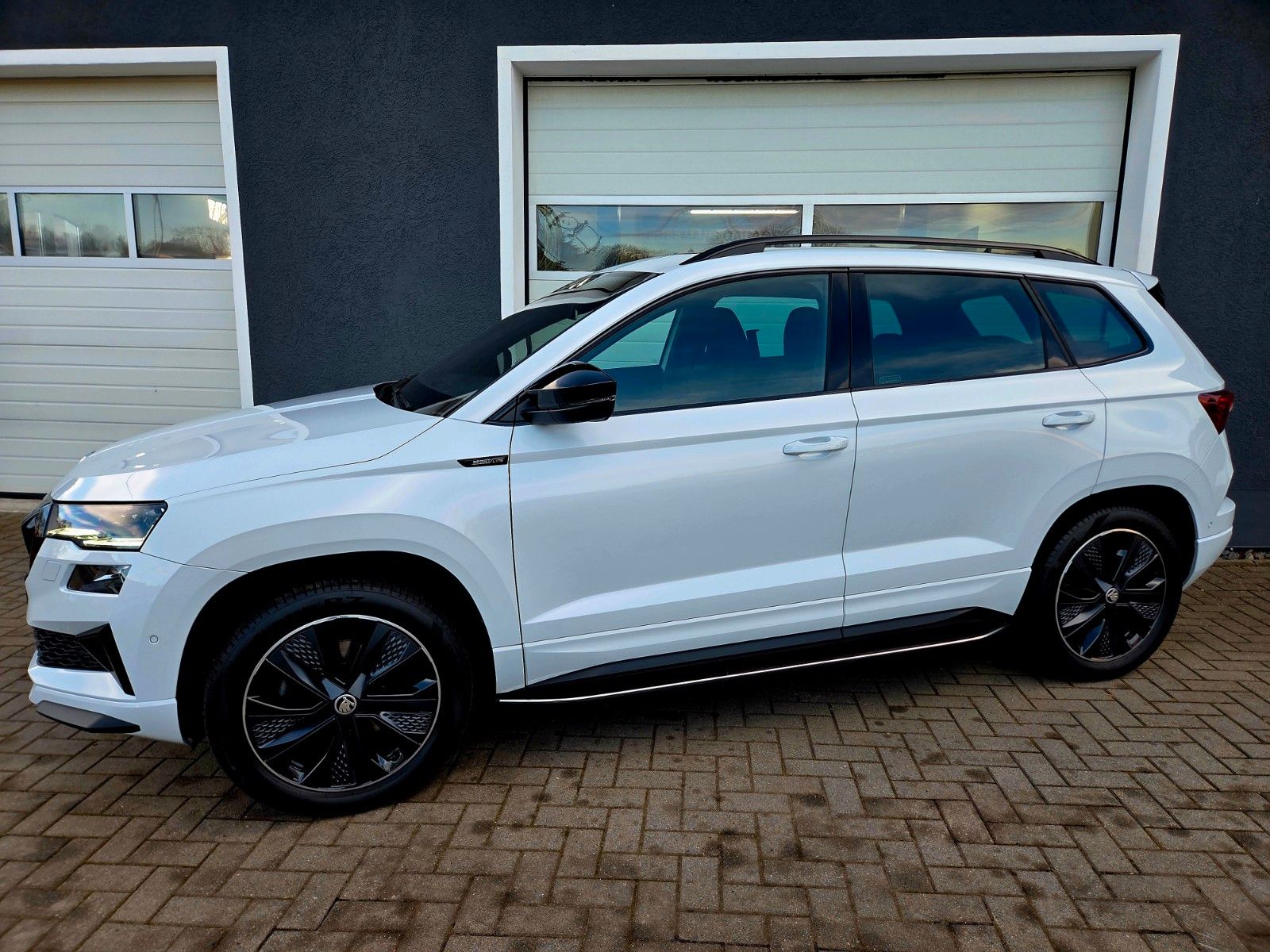 Skoda Karoq Sportline 4x4 DSG*STHEIZ*AHK*VOLL*WG-2029*