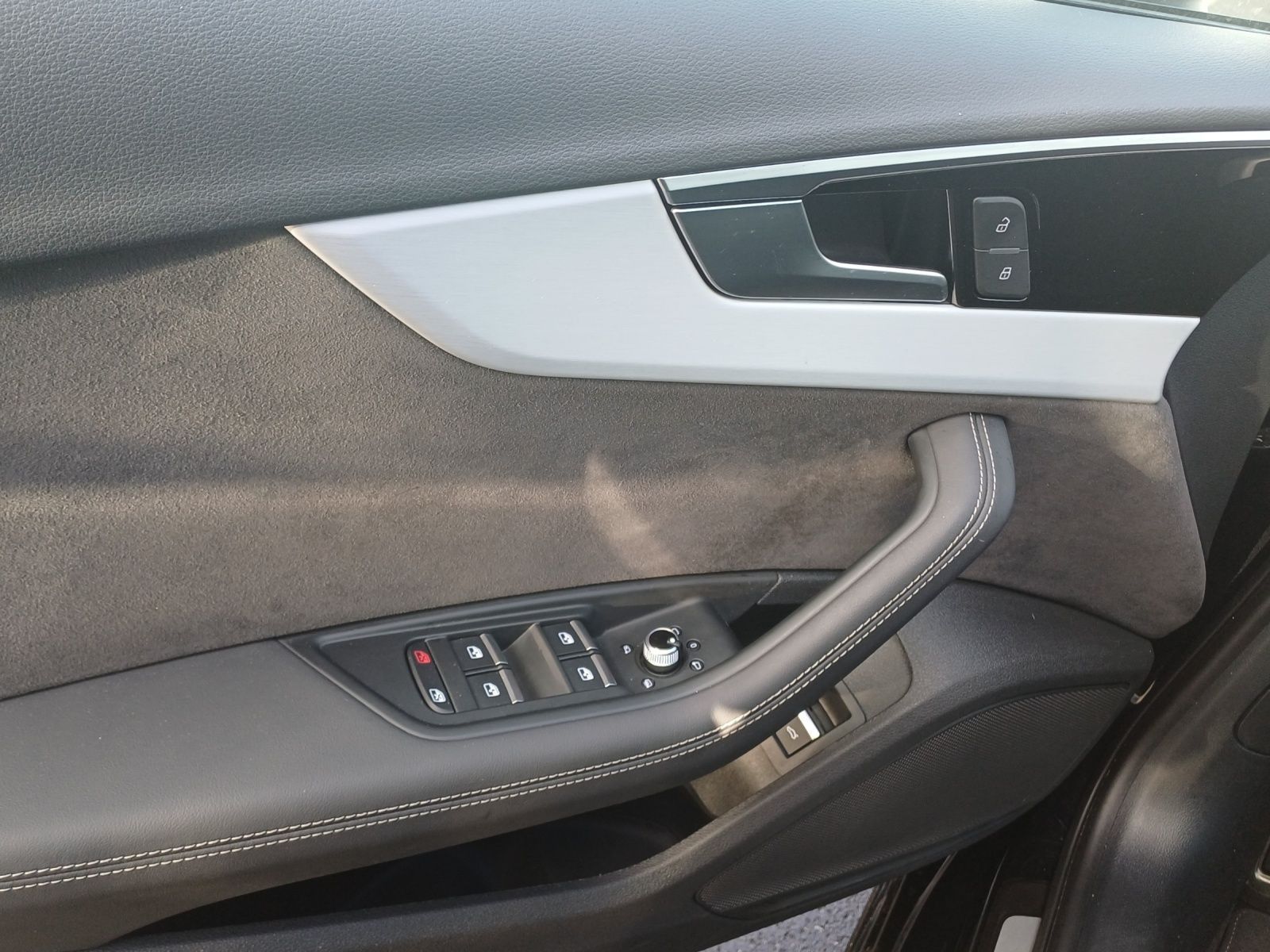 Audi A4 Avant 40 TFSI Q 2x S LINE AHK LM19 MATRIX-LED