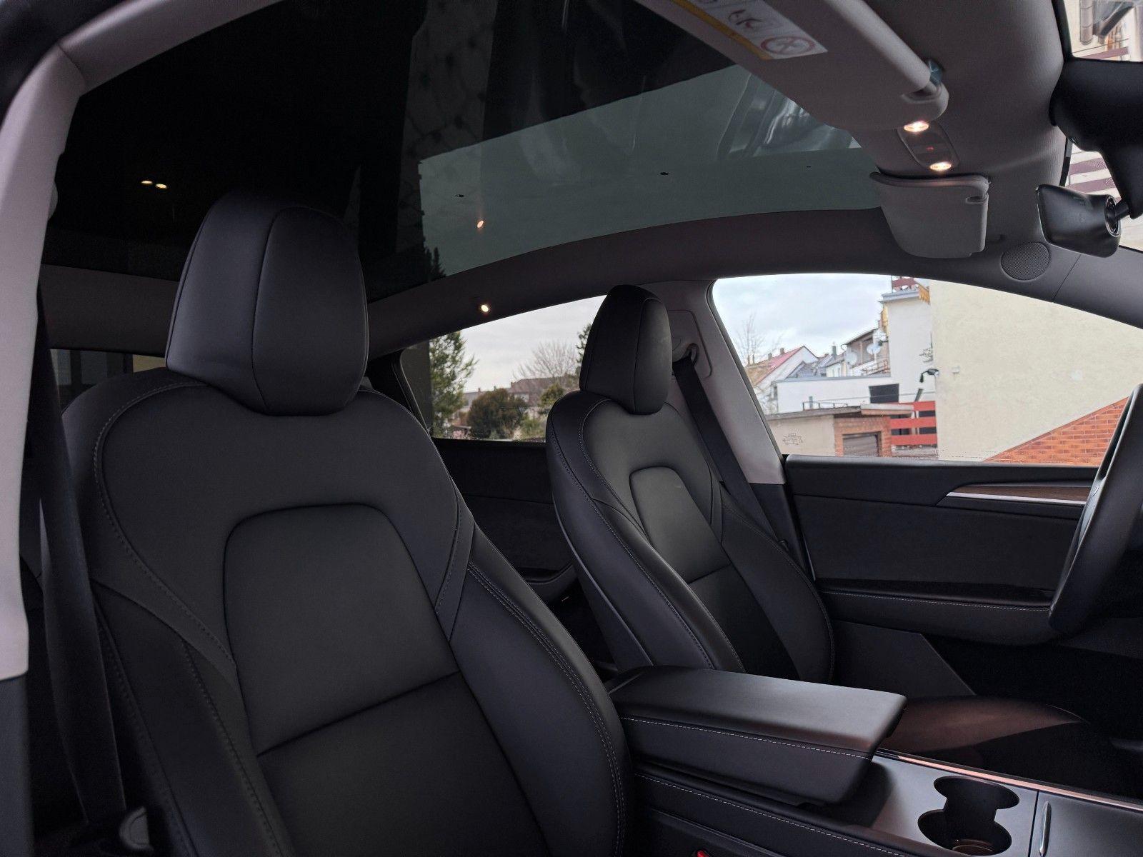 Tesla Model Y Premium Lang Range Allrad/581km 93% /AHK