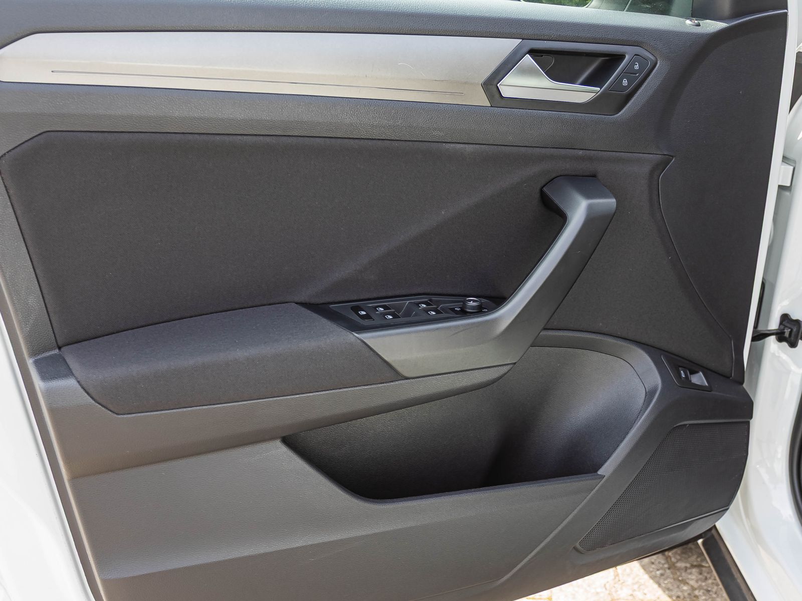 Volkswagen T-Roc 1.0 TSI Style - Samsaru's Car Outlet