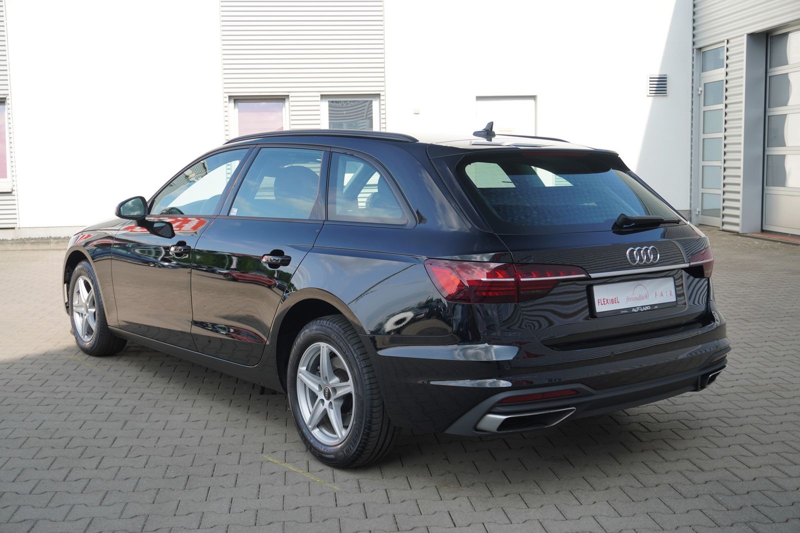 Audi A4 35 2.0 TDI Avant - Samsaru's Car Outlet