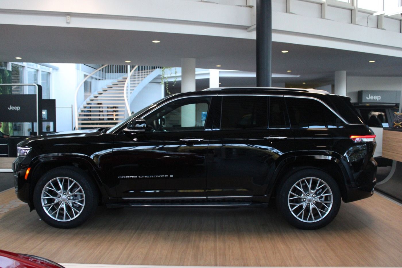 Jeep Grand Cherokee 5.7 L V8 Hemi 360° Kamera