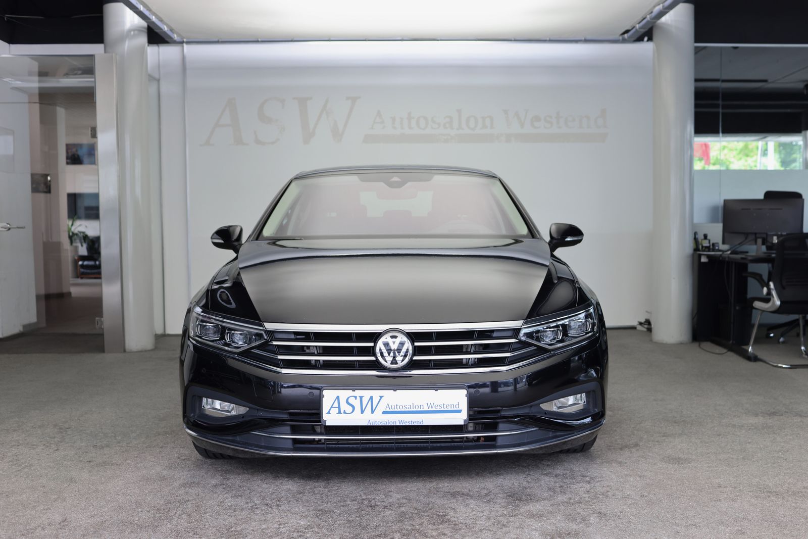 Volkswagen Passat LIMOUSINE 1.5 TSI ELEGANCE - Samsaru's Car Outlet