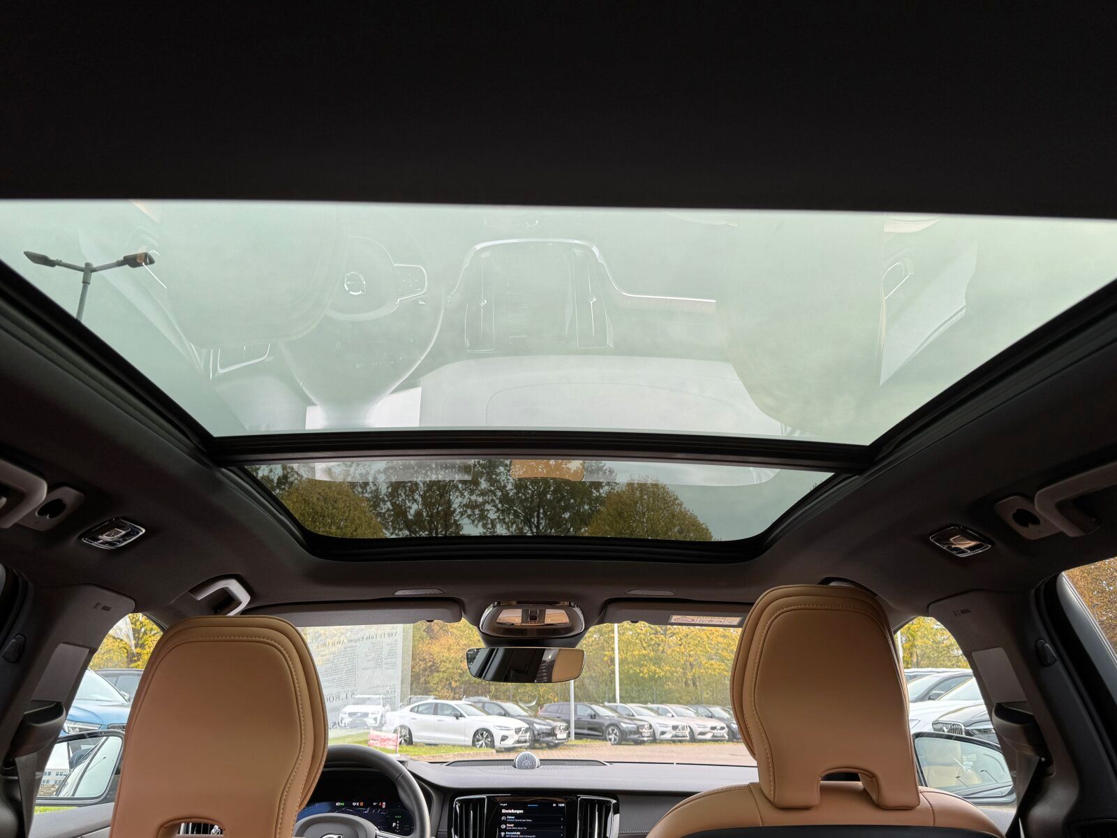 Volvo V60 T6 Ultra Dark B&W|MASSAGE|LEDER BRAUN|AHK|