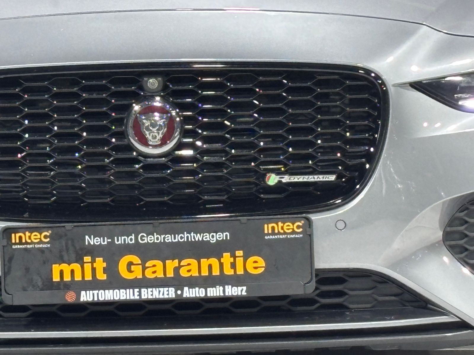Jaguar XE R-Dynamic Black/360''KAM/PANO/EXCLUSIV/MERIDI