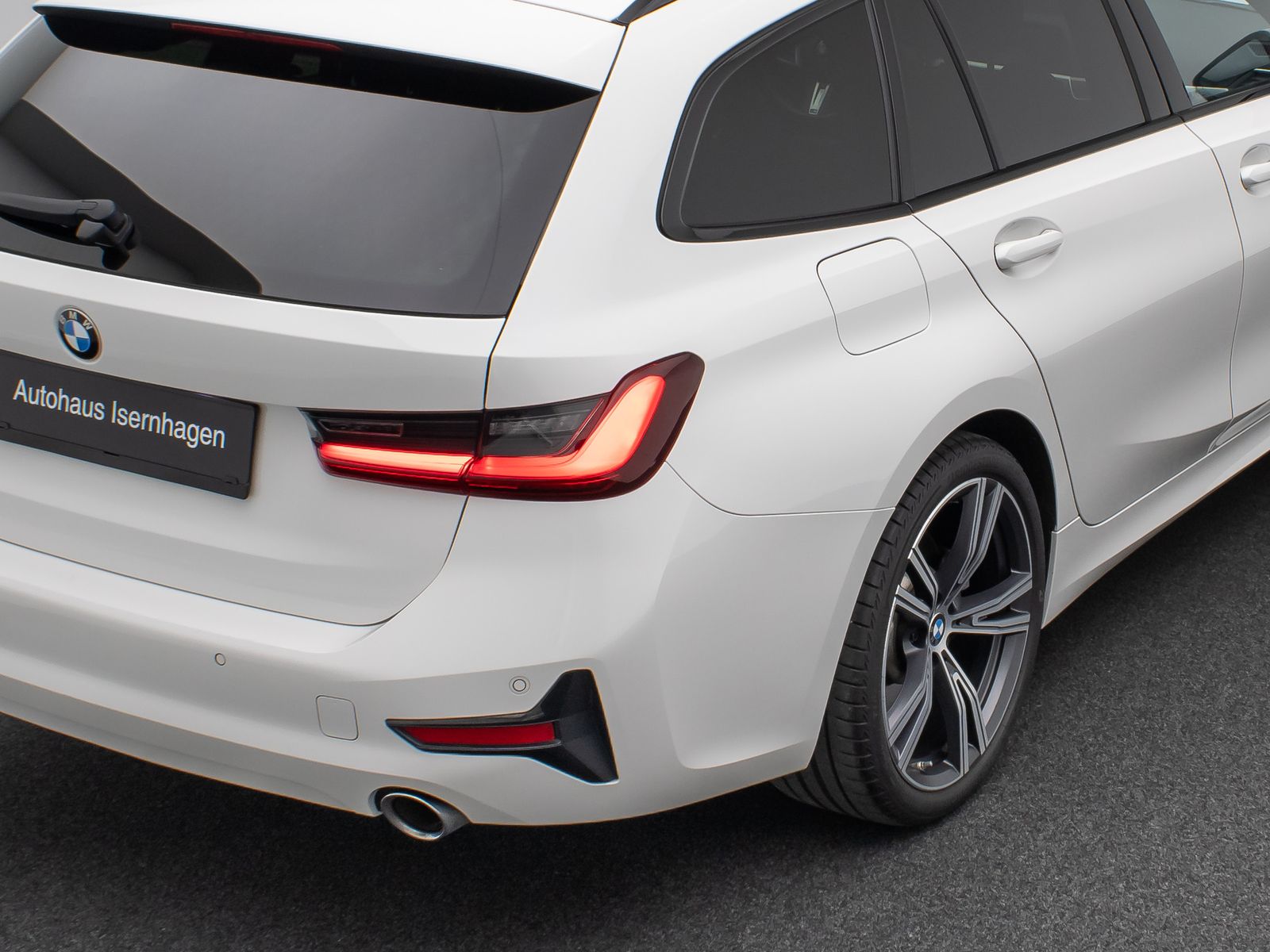 BMW 330i Sport Line - Samsaru's Car Outlet