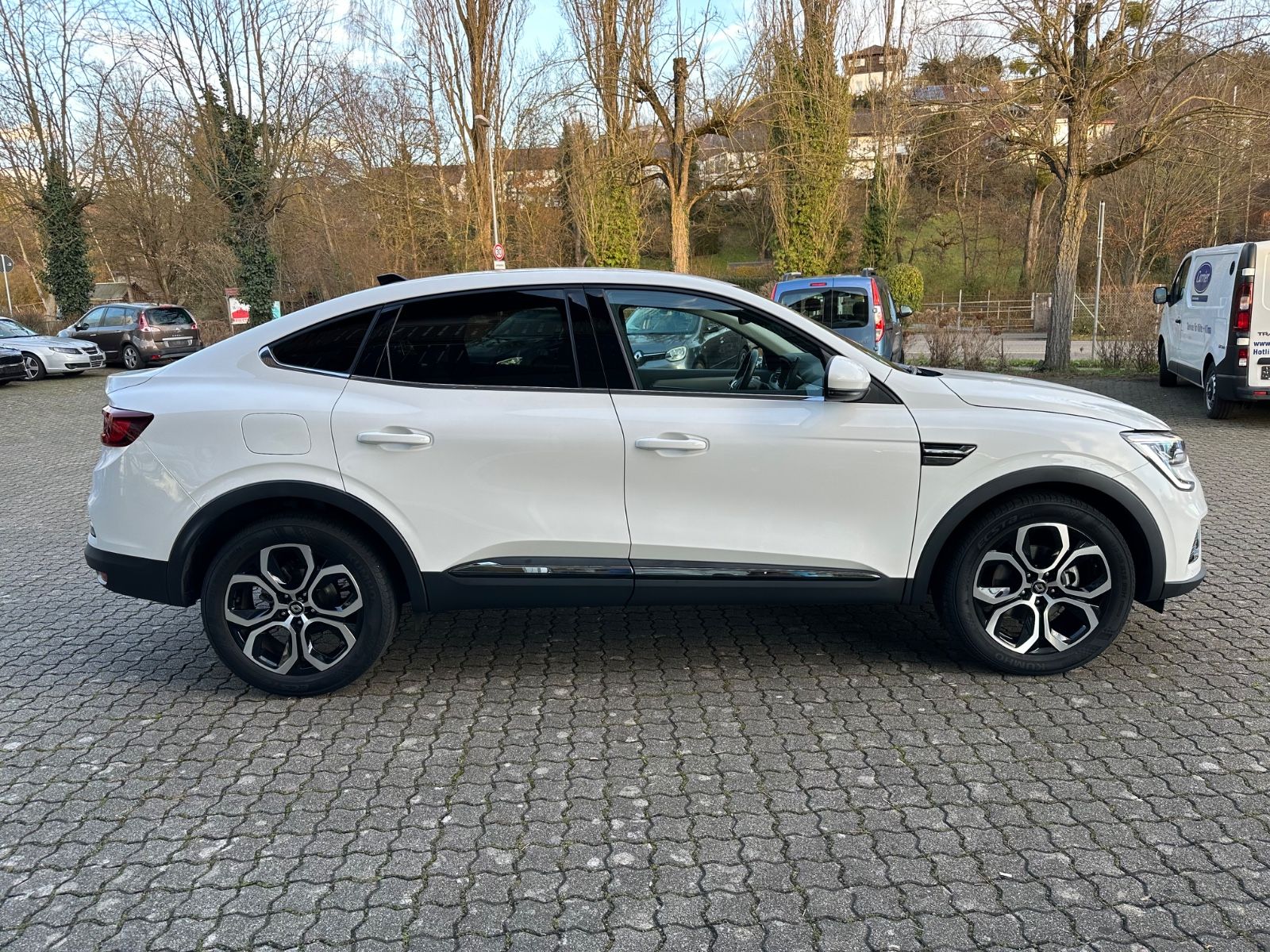 Renault Arkana Intens Hybrid - Samsaru's Car Outlet