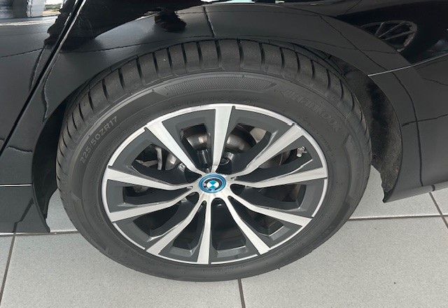 BMW 330e xDrive Touring Advantage - Samsaru's Car Outlet