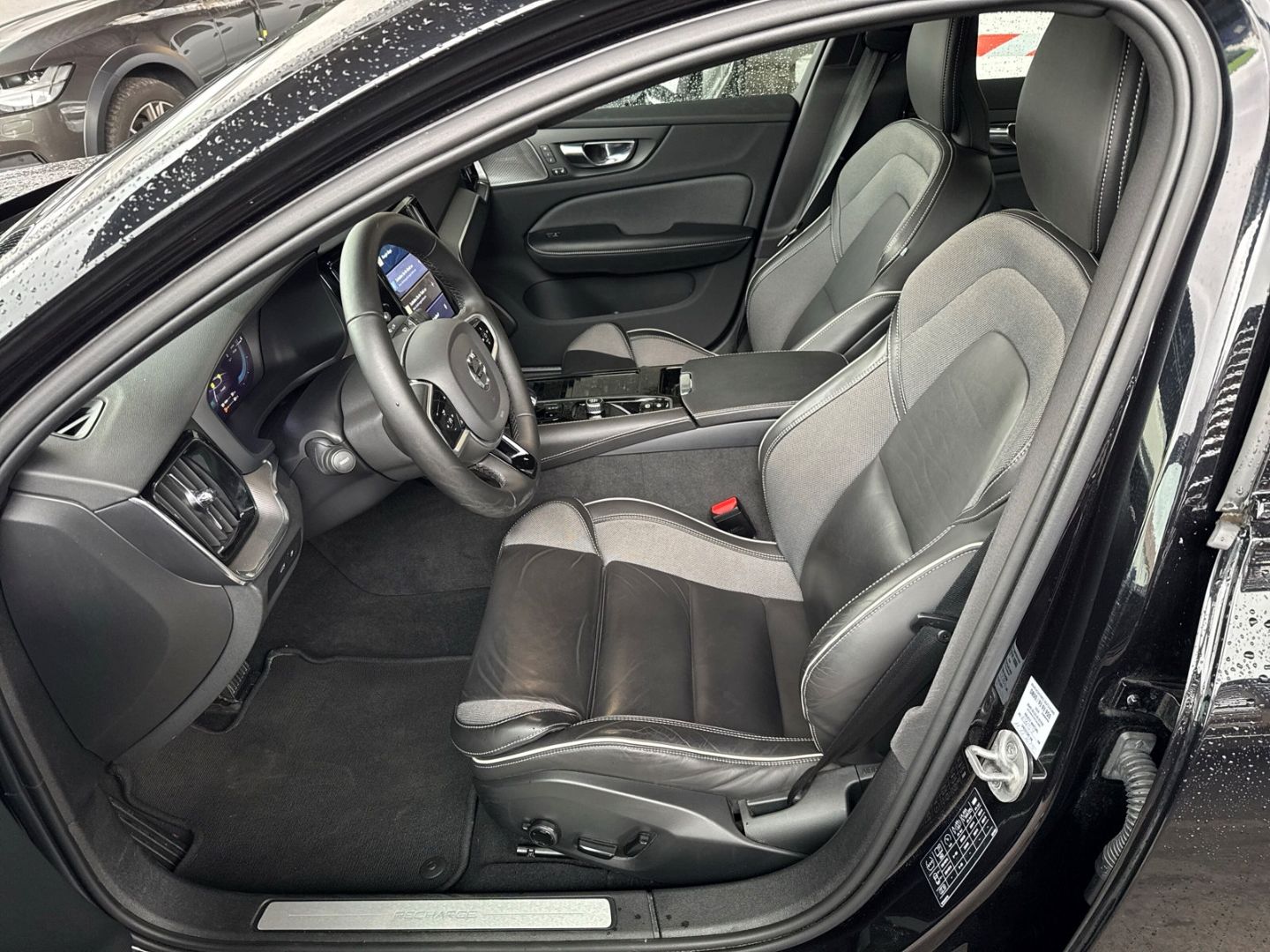 Volvo S60 Plus Dark Plug-In Hybrid AWD T8 Twin Engine