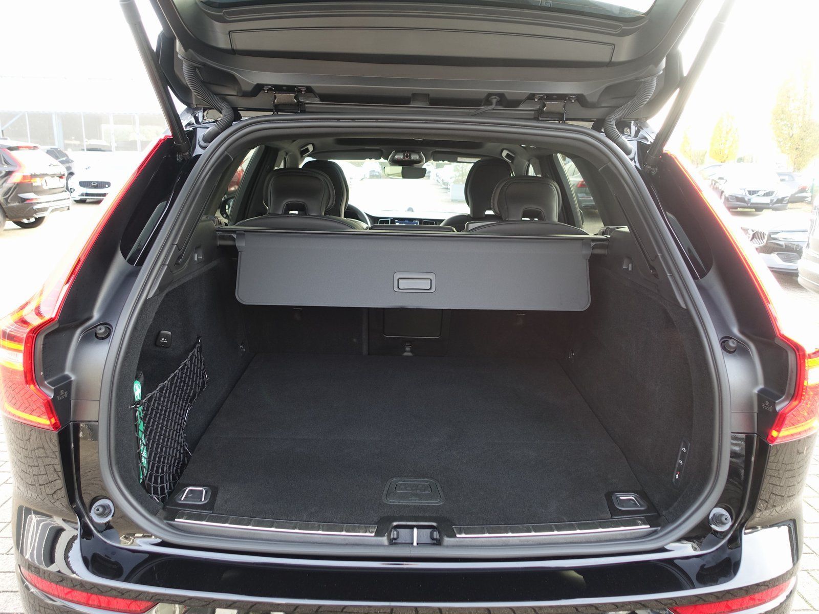 Volvo XC60 Black Edition Ultra T8 AWD/Massage/B&W/AHK