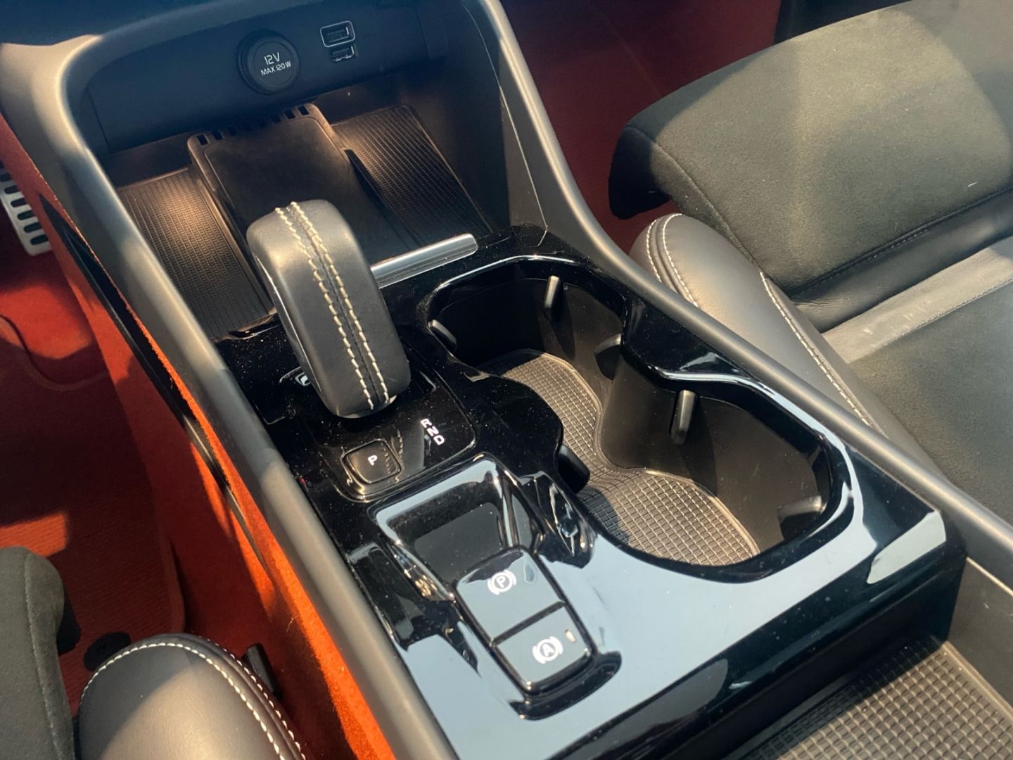 Volvo XC40 T5 Recharge DKG R-Design *AHK*360°*Pano*H/K