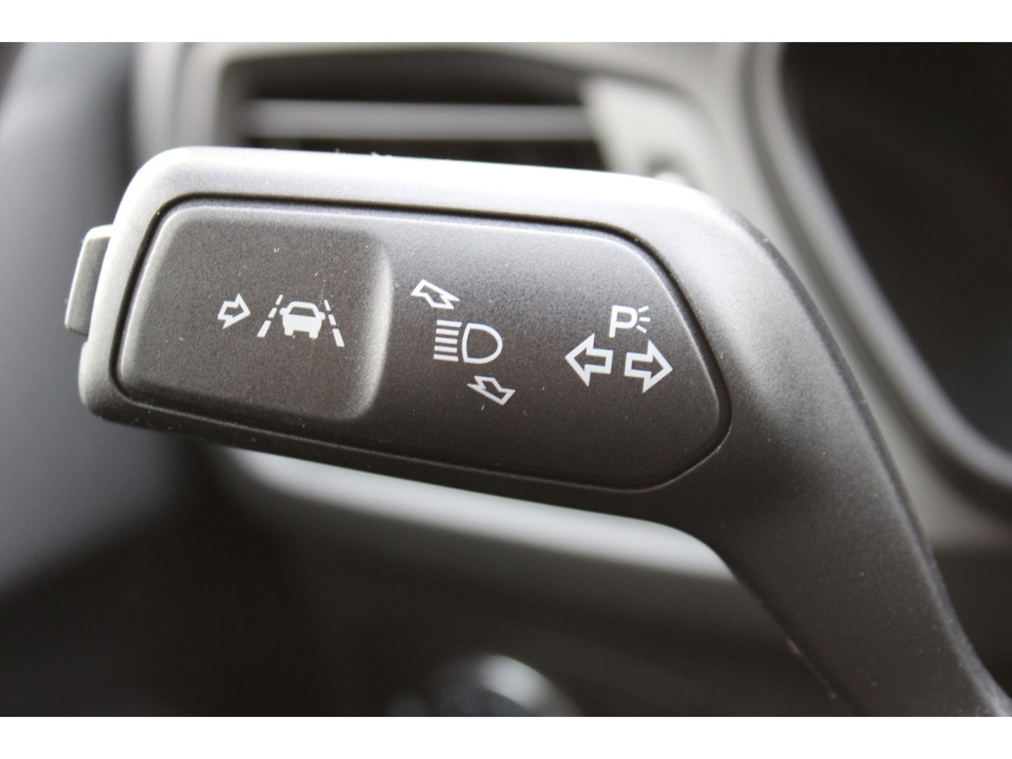 Ford Focus Turnier ST-Line ACC LED TWA Navi DAB GJR R